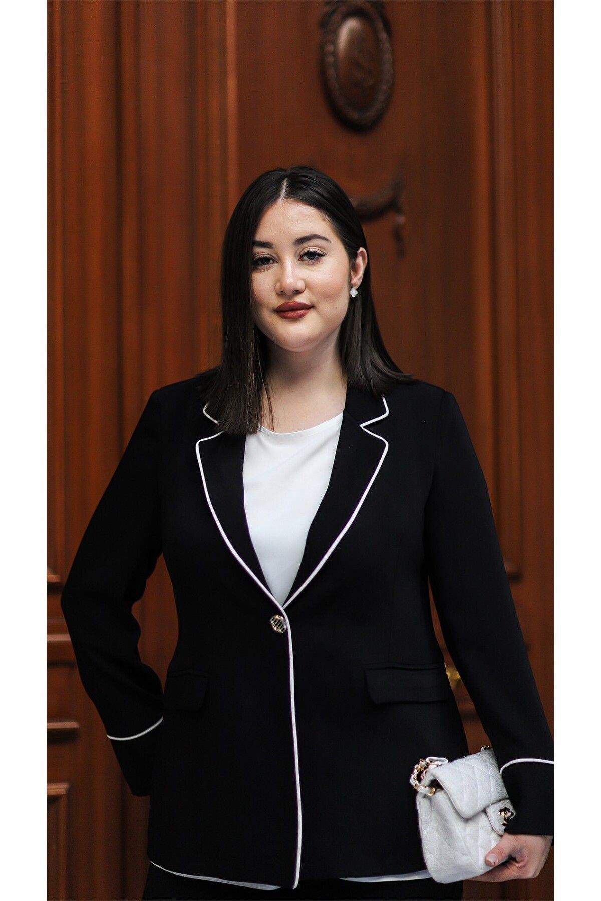LAMAZONEEXXEN Biyeli Siyah Ceket, Beyaz Bluz ve Bol Paça Pantolon - 3’lü Takım