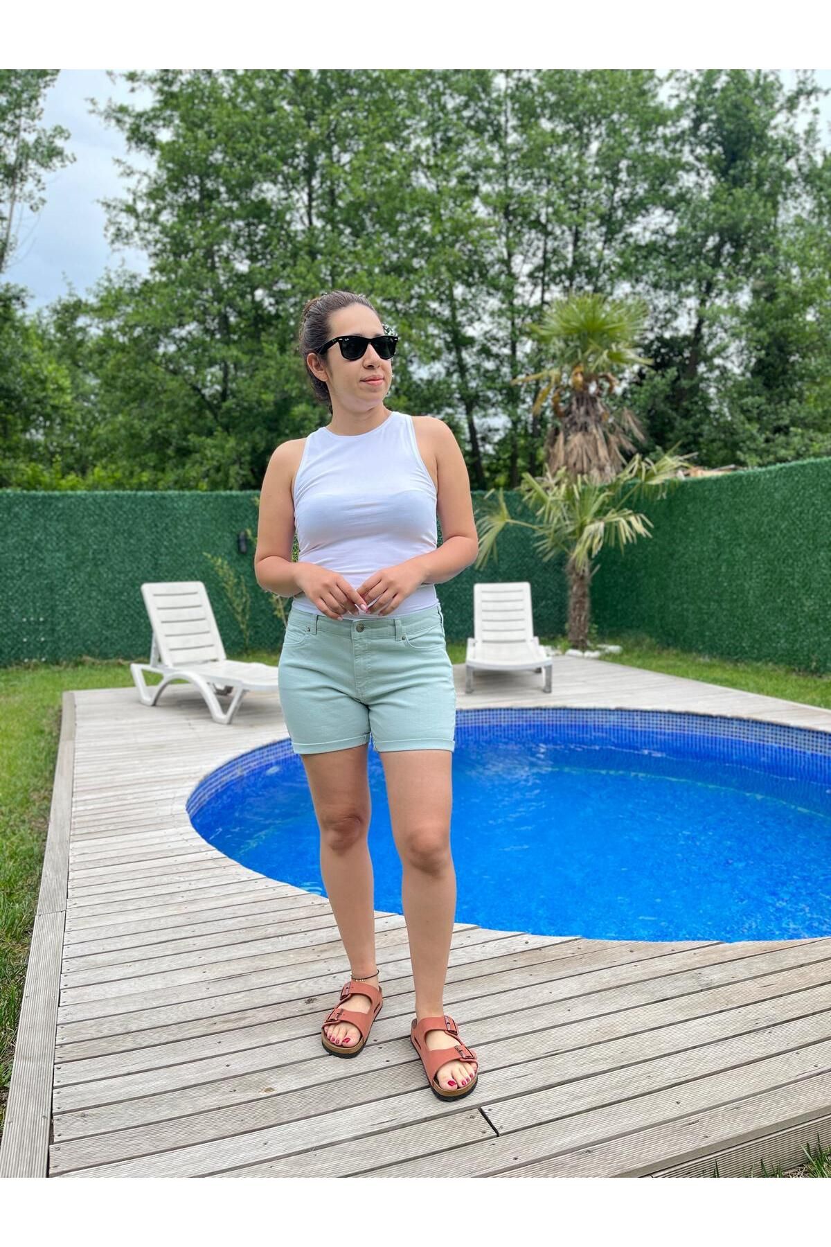 Gizybutik Mint Düğmeli Denim Şort
