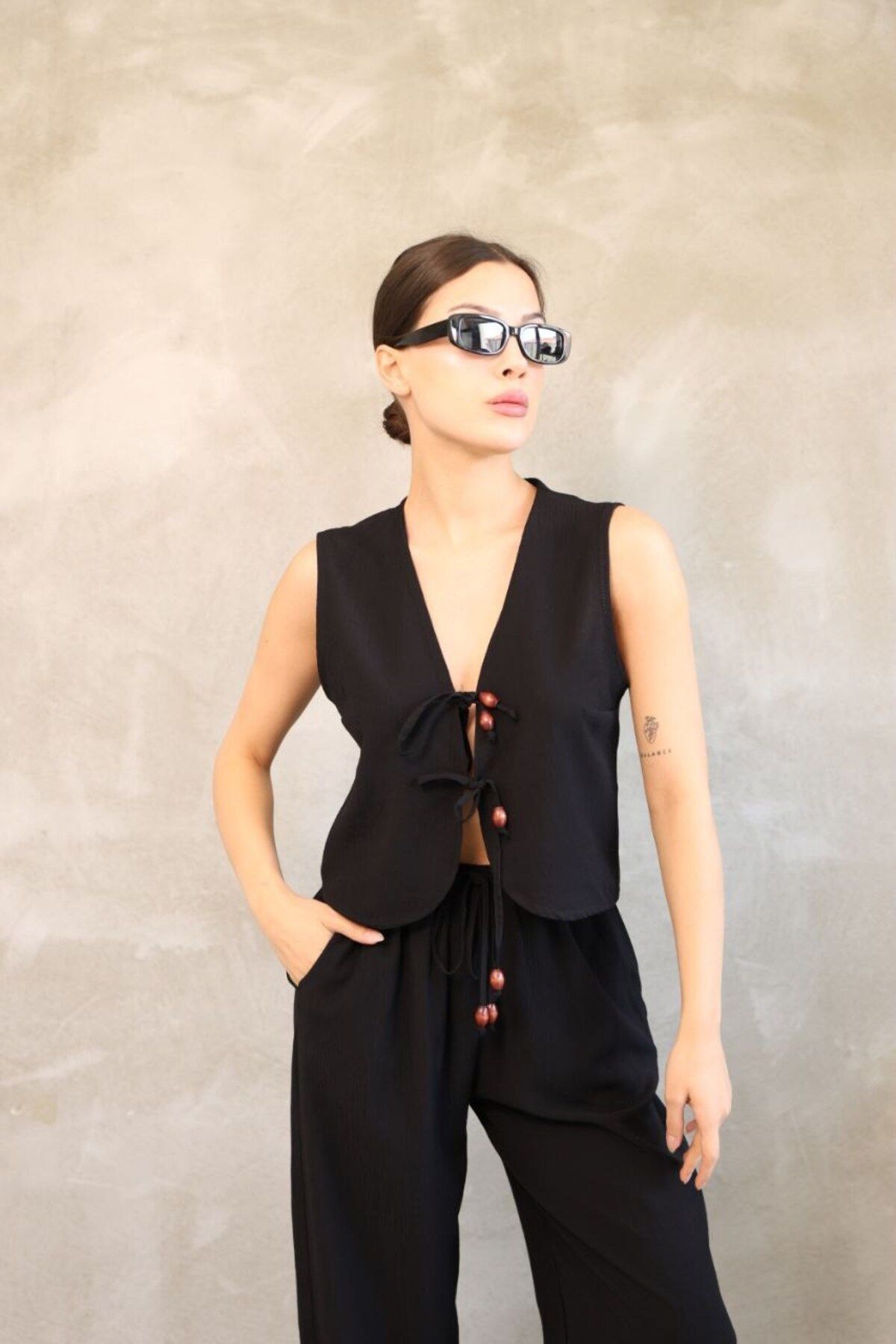 msm fashion Kadın Alt Üst Takım Boncuklu Bağlama Detaylı Yazlık Gofre Yelek Pantolon Takım