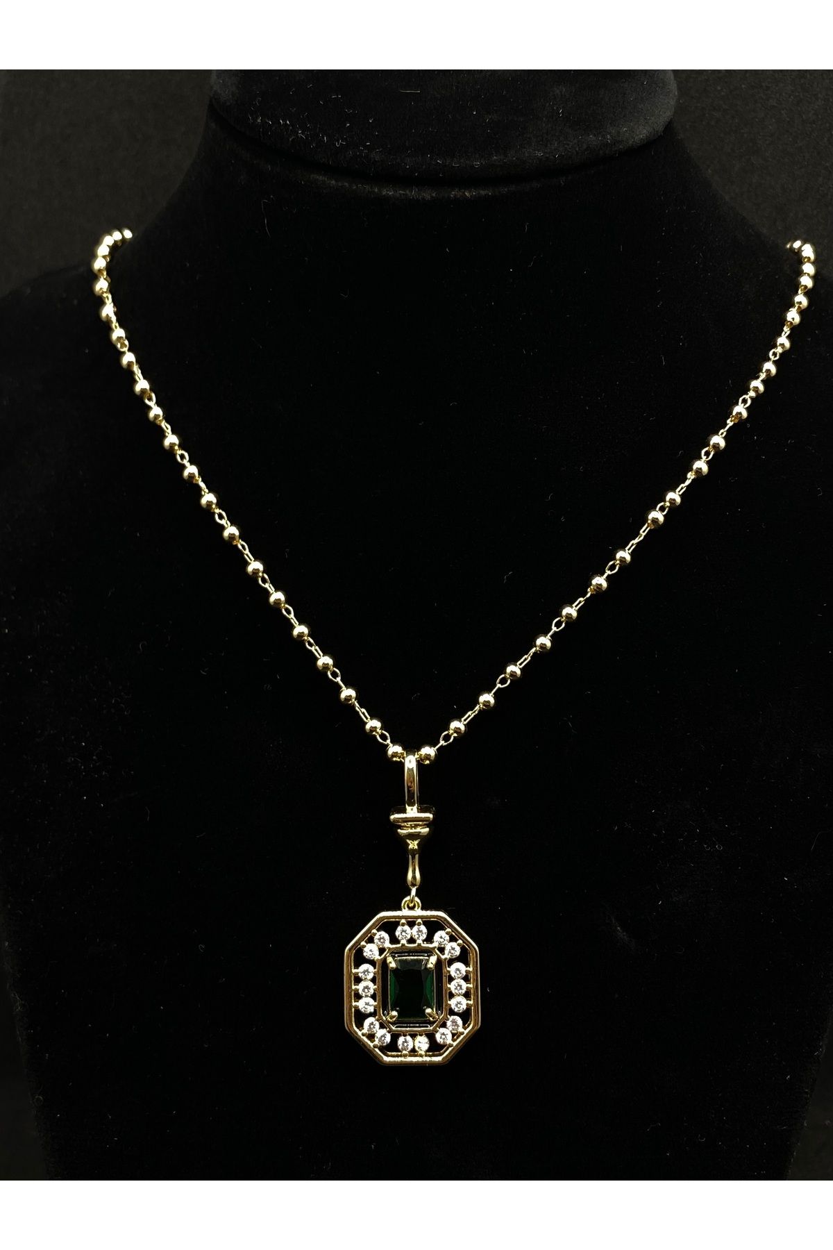 Jiji Jewelery Dorika Zincir Zirkon Taşlı Zümrüt Kolye Ucu Görünüm Trend Serenay Çelik Kolye