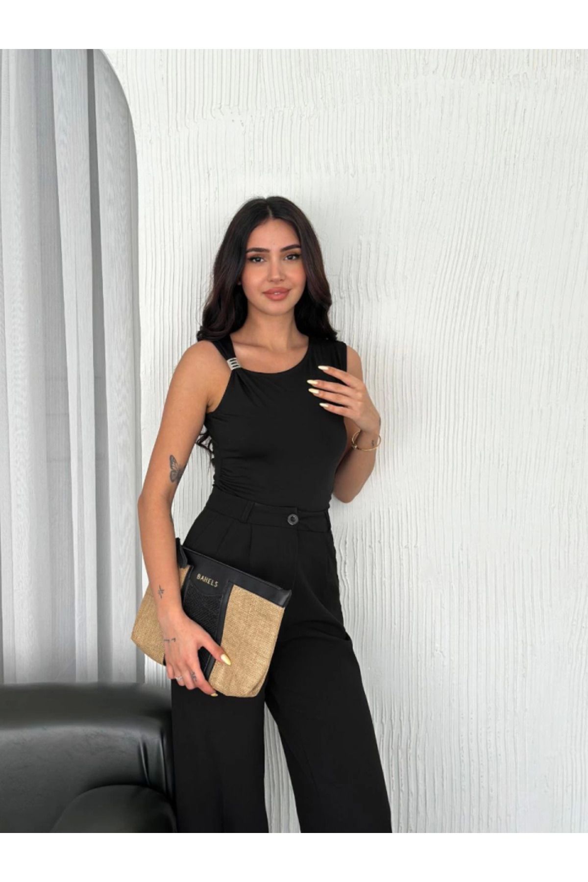 Kıvanç Moda Osy Modal Yumuşak Dokulu Kumaş Bisiklet Yaka Sıfır Kol Bluz Omuz Toka Aksesuar Detaylı -