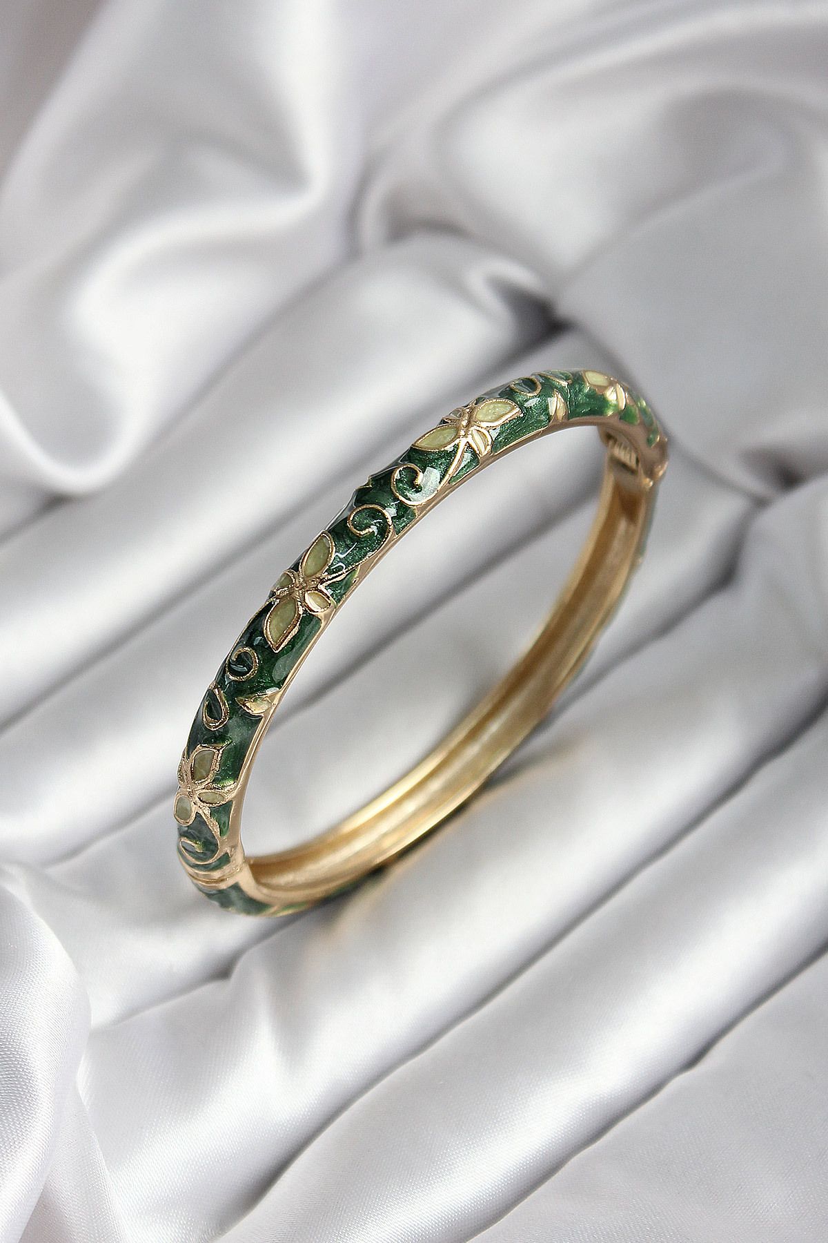 Goşenefmafe Mineli Pirinç Yeşil Çiçek Desenli Gold Renk Kadın Kelepçe (çap 60 mm)