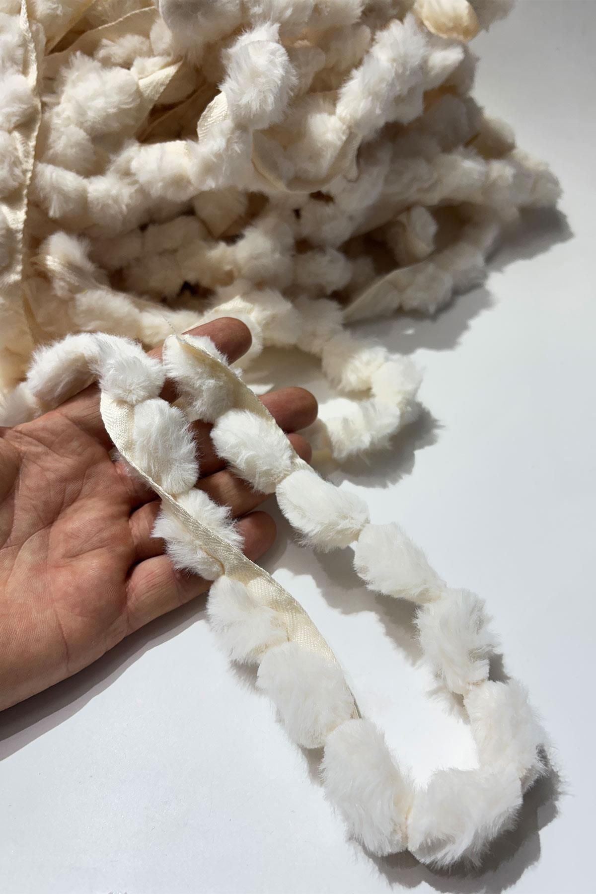 Limelia-Ecru Plush Ribbon Pompom, Rabbit Tail Pompom, Plush Pompom 1 Mt 3