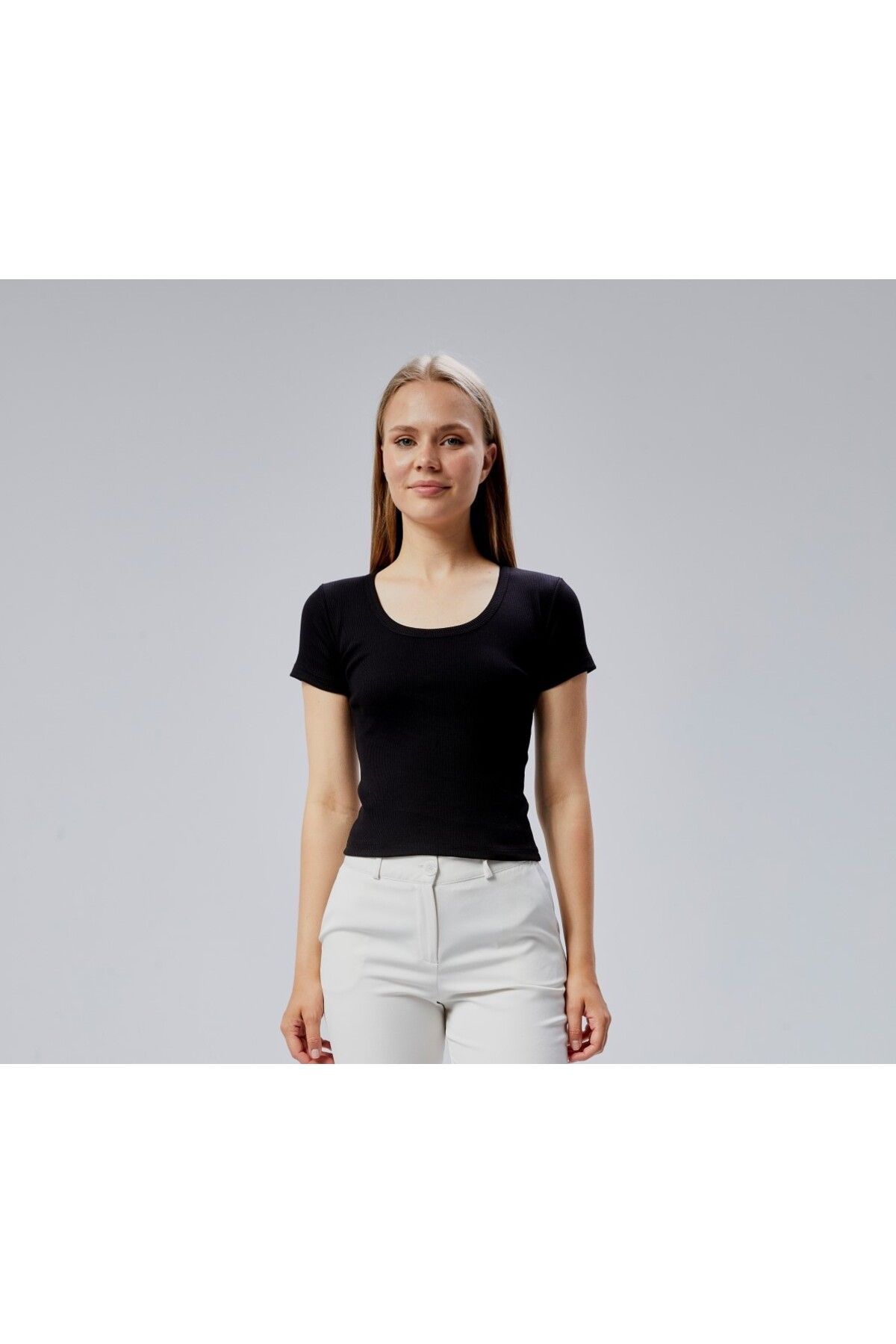 FHELIA Kadın %100 Pamuk Beyaz U Yaka Kısa Kollu Likralı Fitilli Kaşkorse Slim Fit Bluz Body