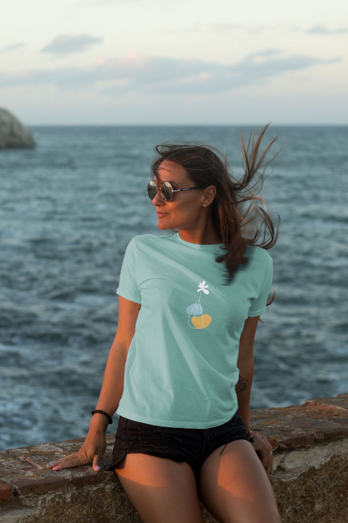 Decrift Minimal Vazo %100 Pamuk Kadın T-Shirt