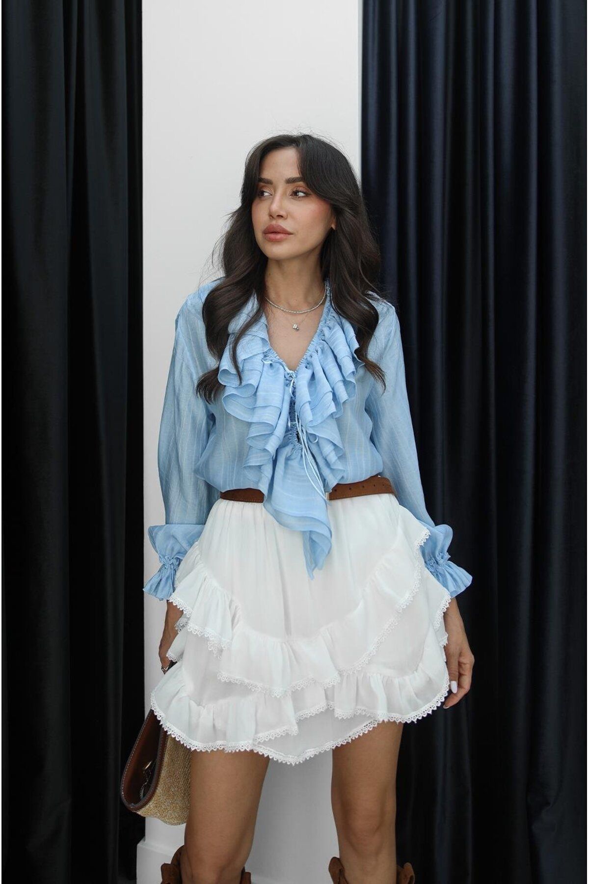 Hotfashion Yakası ve Kolları Büzgülü Fırfırlı Bluz