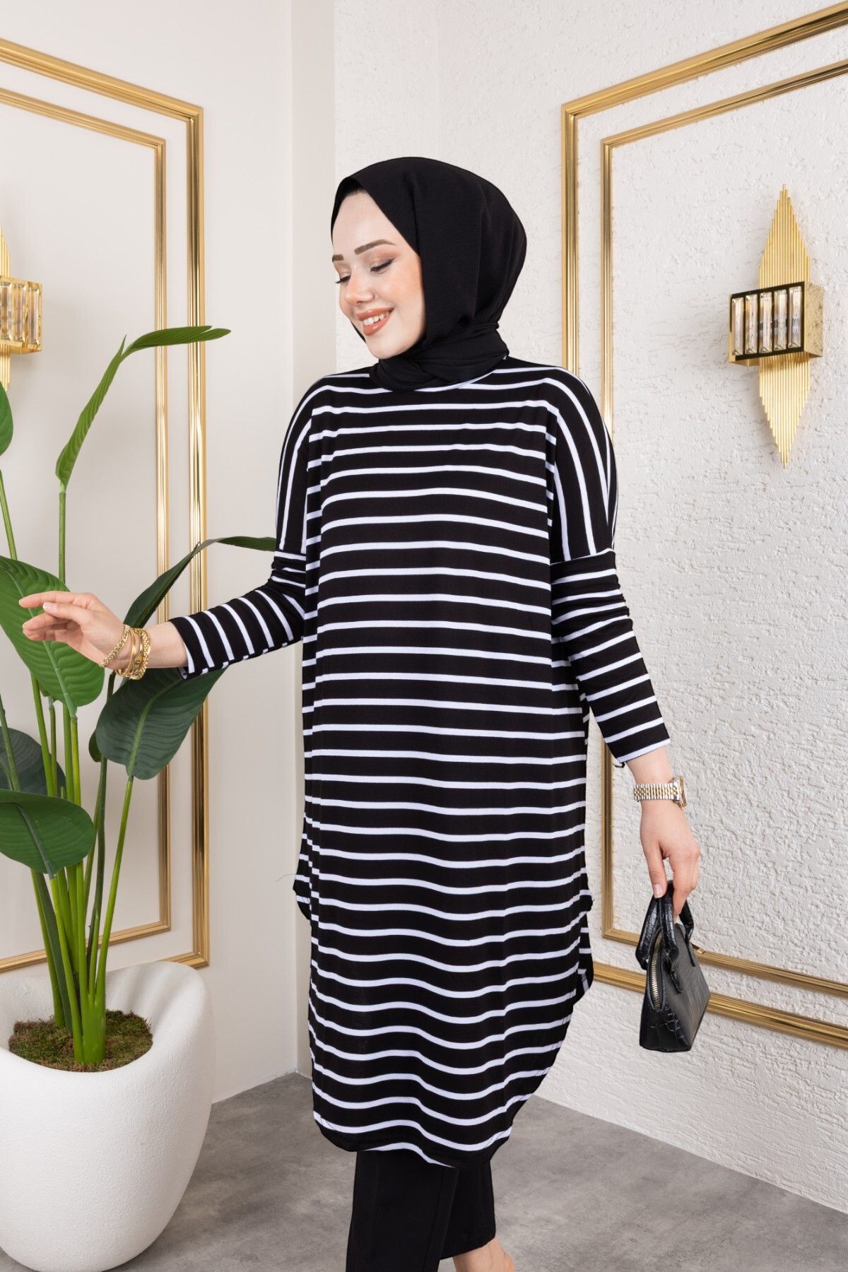 Cochines Kadın Siyah Beyaz Çizgili Kloş Penye Oversize Bisiklet Yaka Rahat Tesettür Tunik
