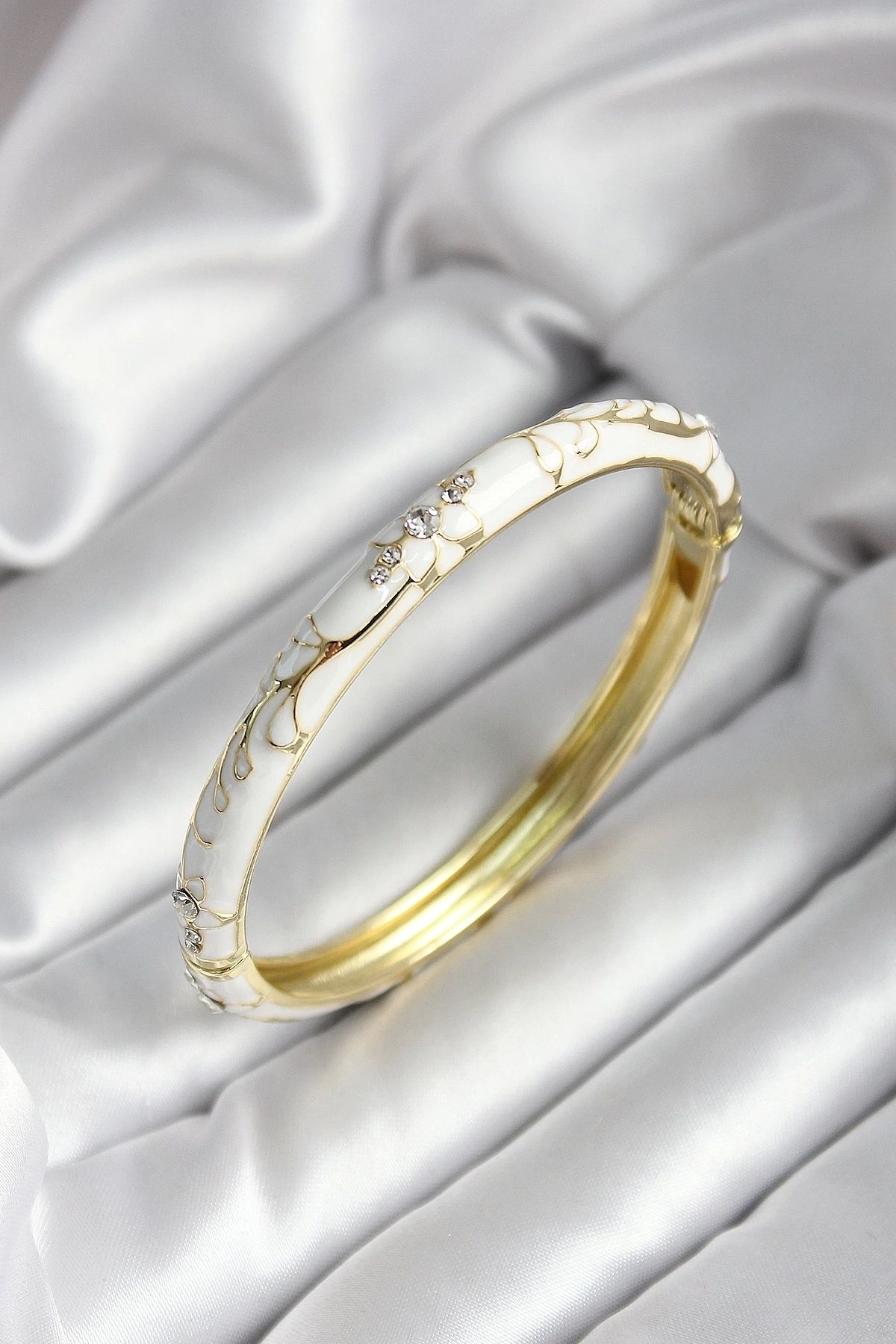 GLIMMERY Mineli Pirinç Beyaz Çiçek Desenli Zirkon Taşlı Gold Renk Kadın Kelepçe