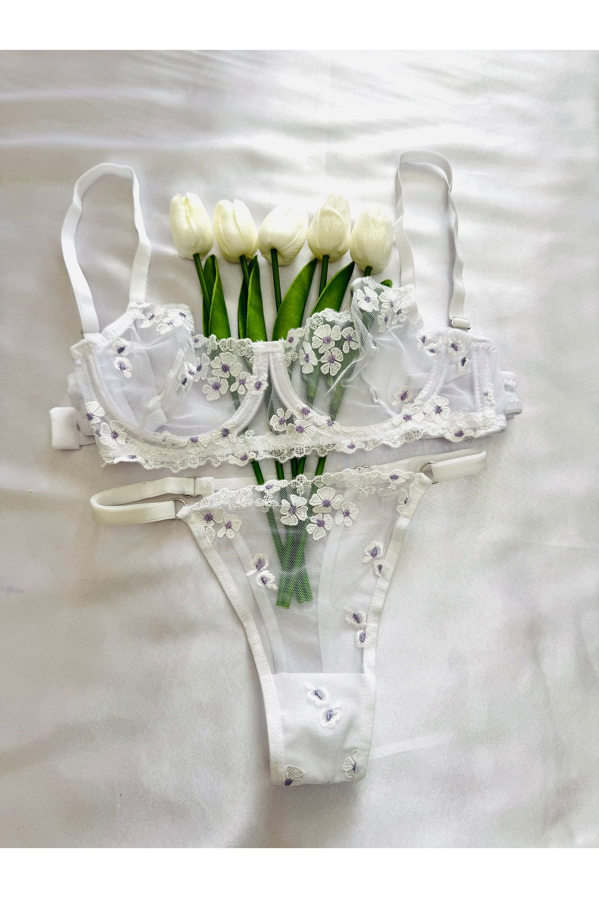 TRIO LINGERIE BEYAZ LİLA ÇİÇEK İŞLEMELİ BRODE TAKIM