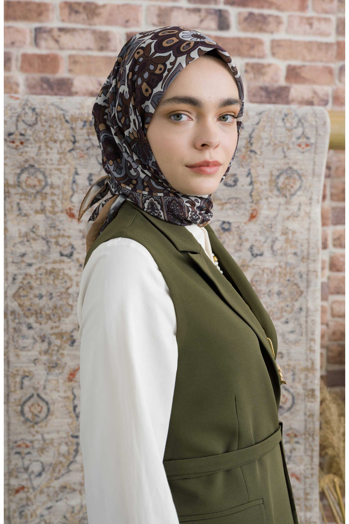 Fatma Atasoy Royadia Kahverengi Etnik Desenli Eşarp