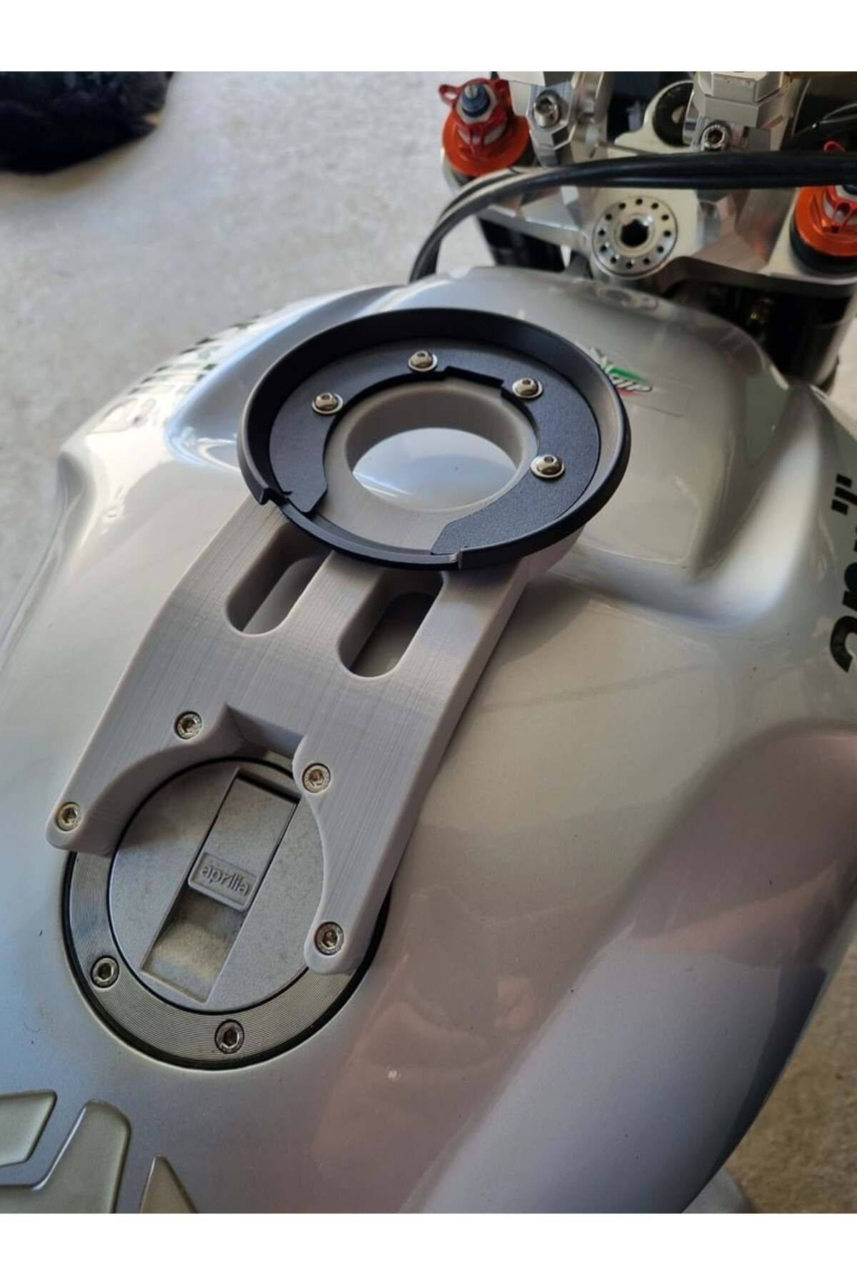 Lucest Aprilia Tuono için givi yakıt kapağı adaptörü (Plastik Aparattır!!!)
