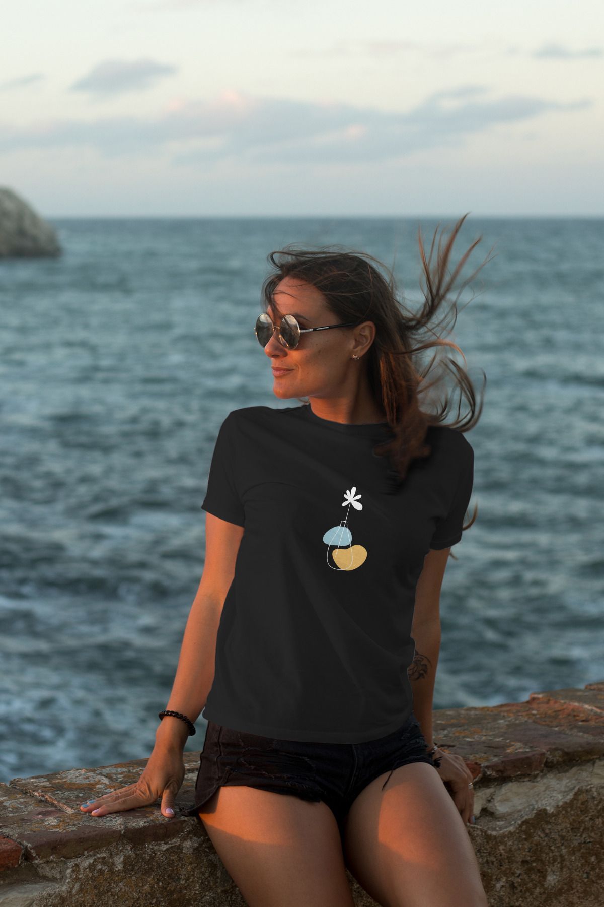 Decrift Minimal Vazo %100 Pamuk Kadın T-Shirt