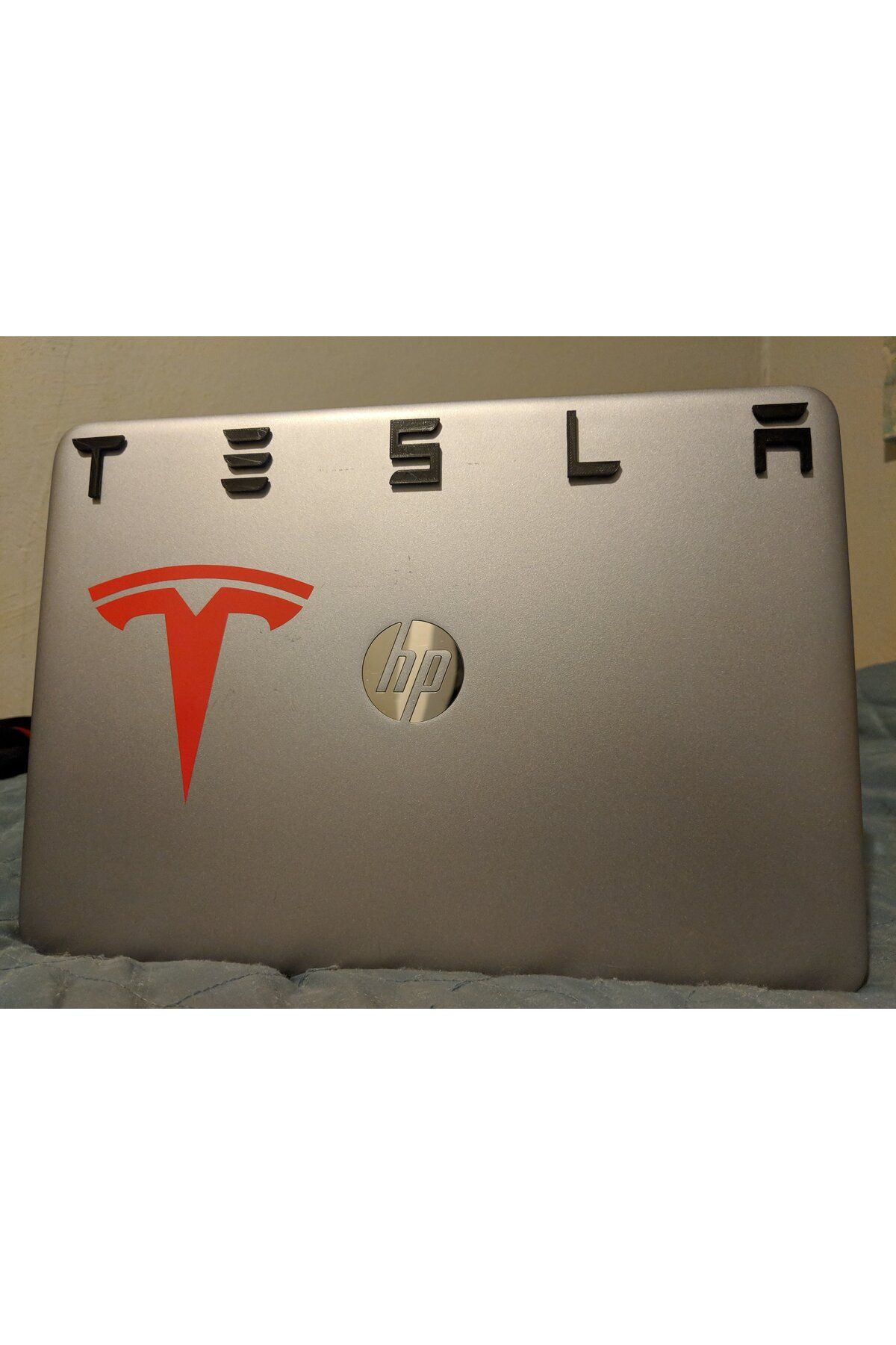 Lucest Tesla logosu (Plastik Aparattır!!!)