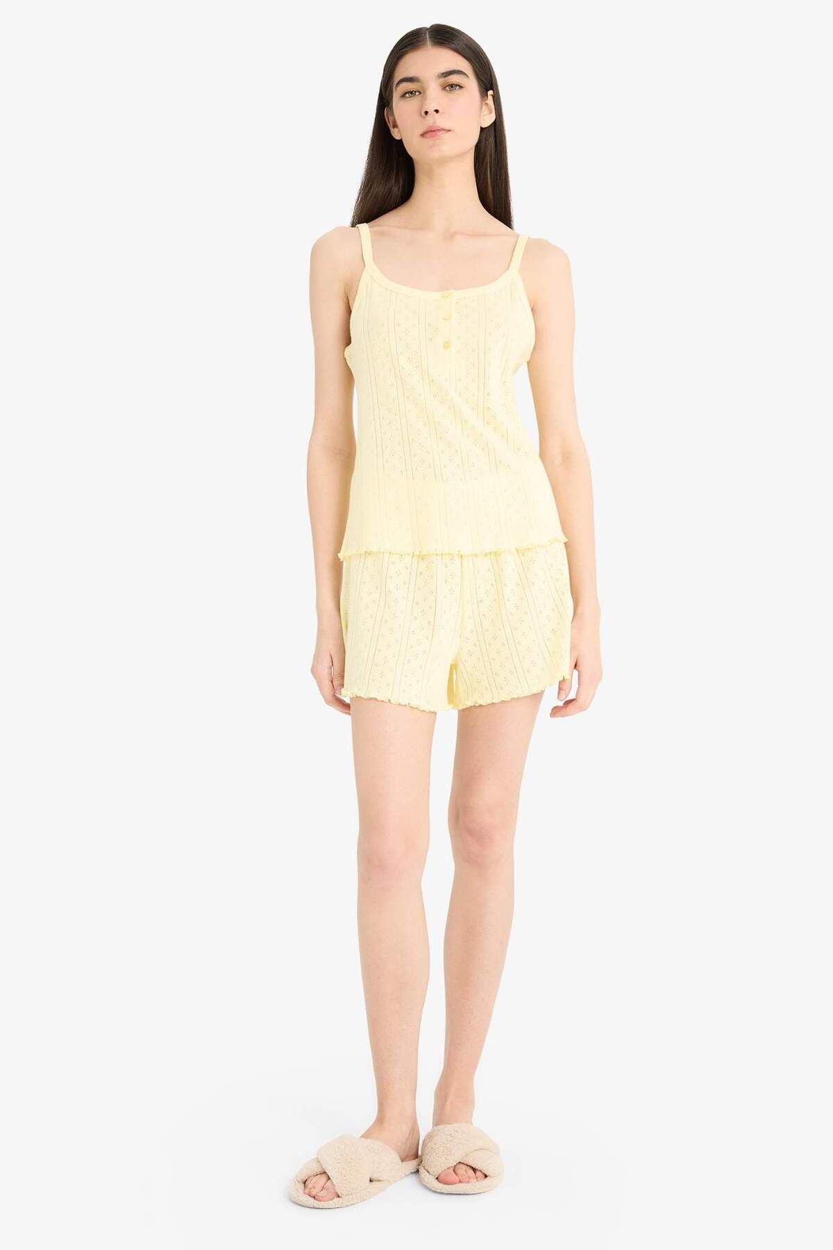 DeFacto Pijama Takımı Askılı Pijama Üstü Esnek Belli Şort Pijama Altı-Fall in Love E9830AX25SM