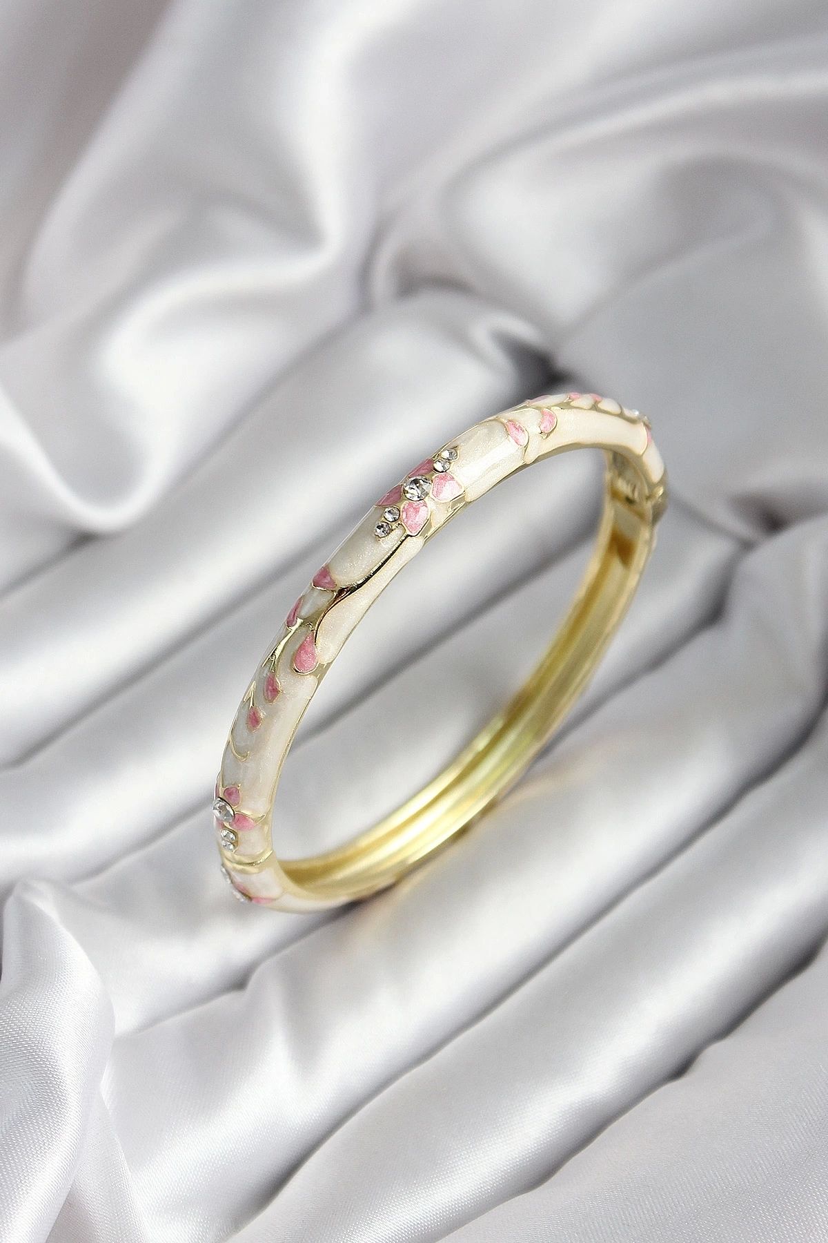 GLIMMERY Mineli Pirinç Bej Çiçek Desenli Zirkon Taşlı Gold Renk Kadın Kelepçe (çap 60 mm)