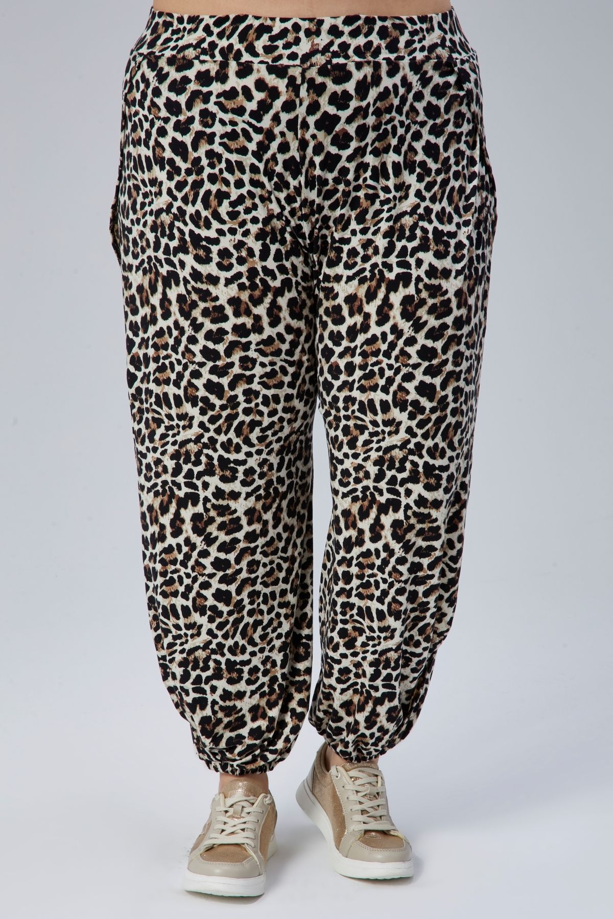Curvy Trend-Plus Size Leopard Patterned Viscose Trousers with Elastic Waist and Legs and Side Slits 5