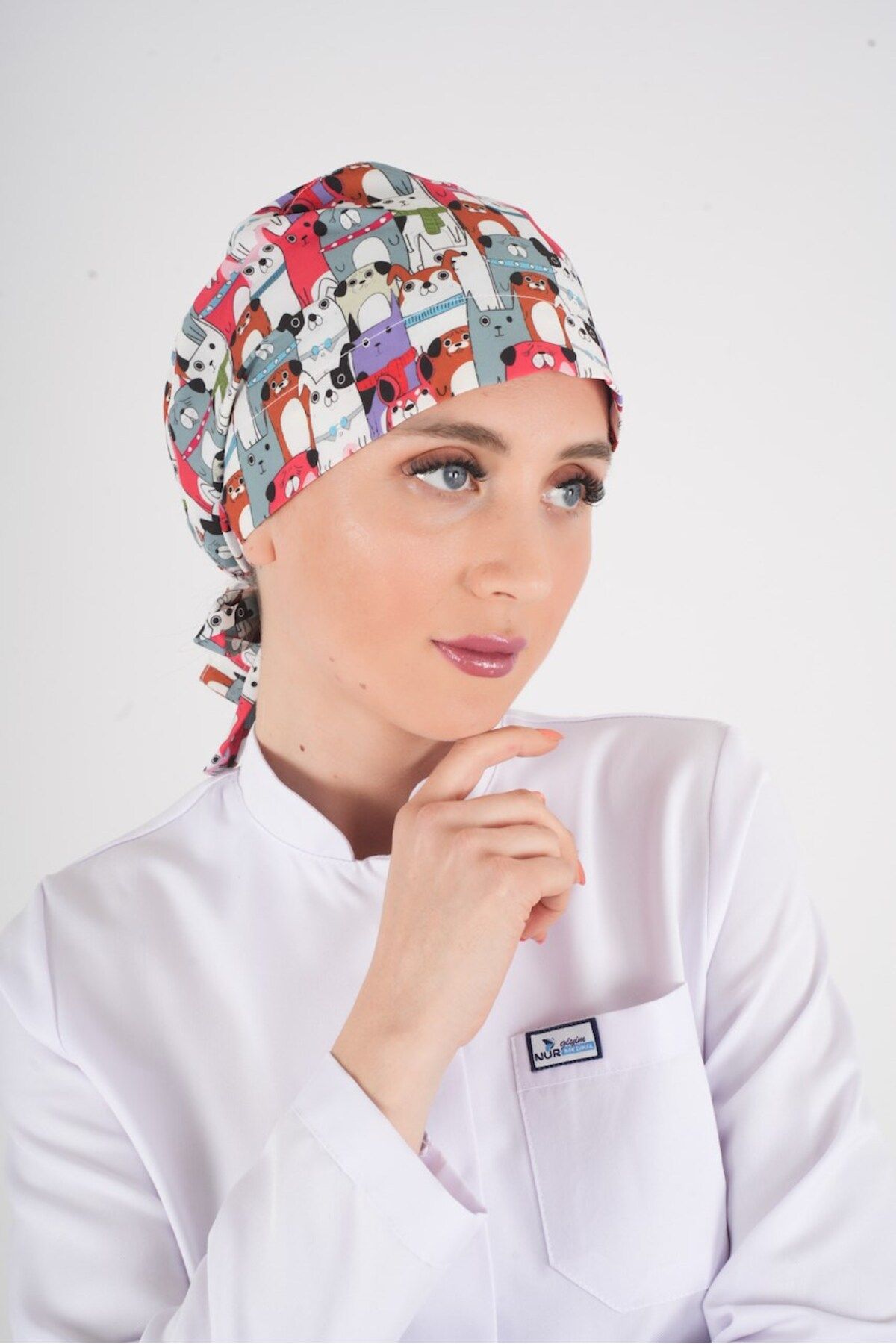 Nur Medikal Giyim Tesettür Renkli Köpekler Desenli Hemşire Doktor Hastane Veteriner Tesettür Cerrahi Bonesi