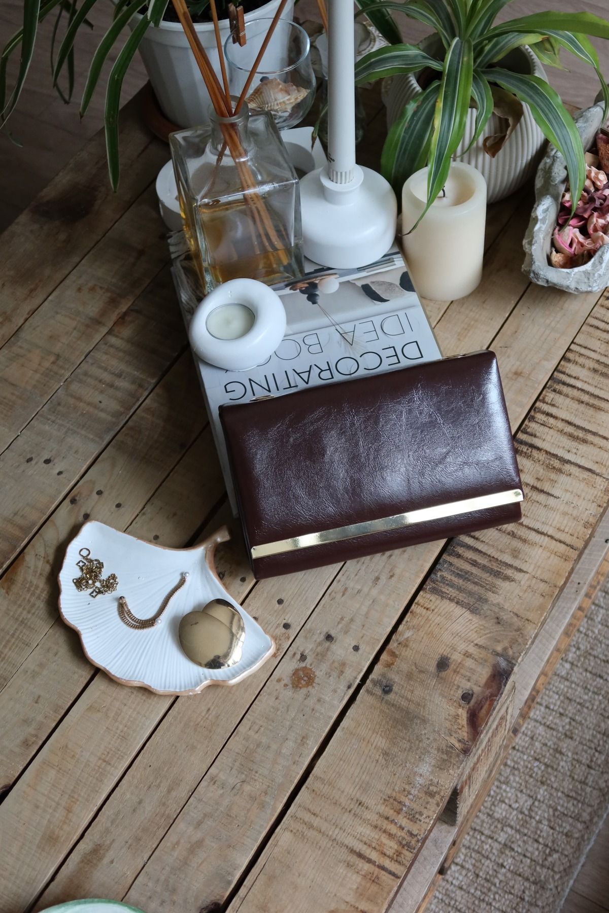 Moom Bag Kadın Acı Kahve Rugan Şerit Detaylı Zincirli Omuz Çantası