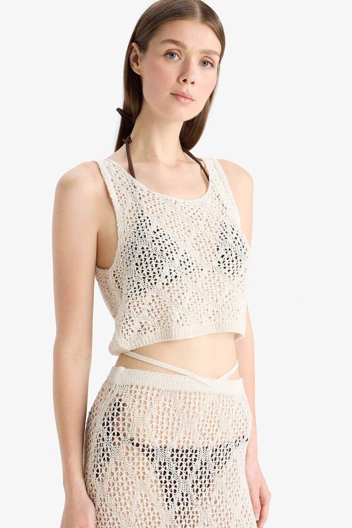 DeFacto Yuvarlak Yaka Crop Kolsuz Triko Beyaz Plaj Üstü-Fall in Love B6887AX25SP