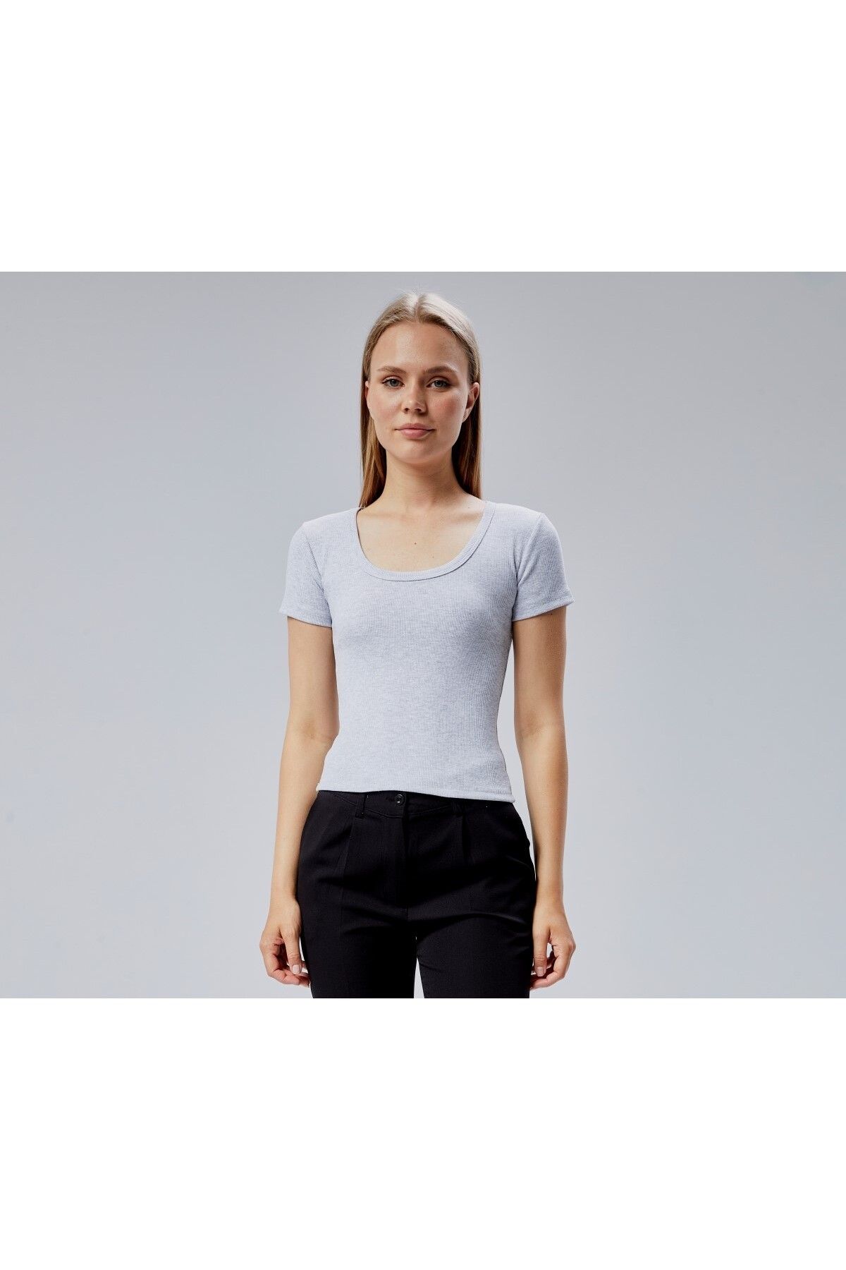 FHELIA Kadın %100 Pamuk Beyaz U Yaka Kısa Kollu Likralı Fitilli Kaşkorse Slim Fit Bluz Body