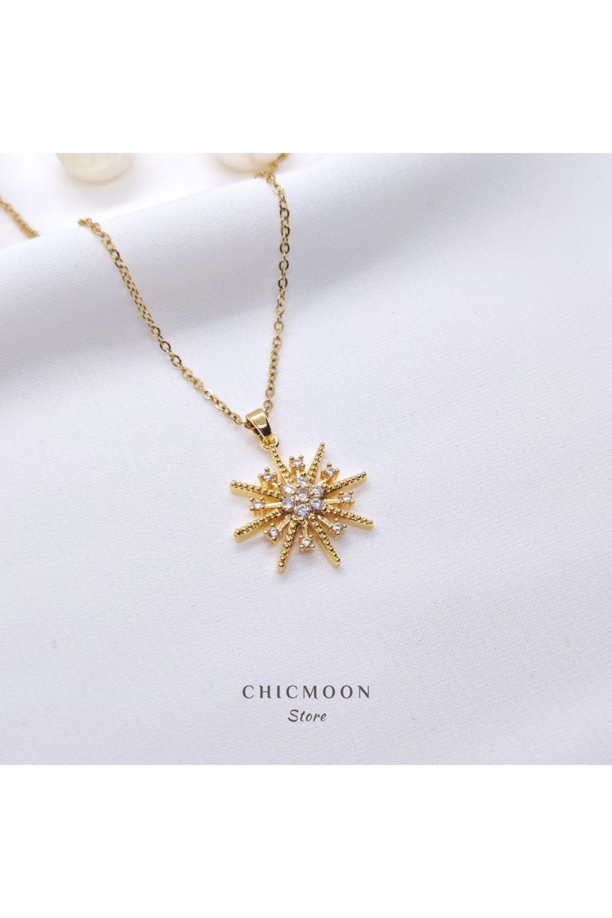 CHICMOON STORE Çelik Altın Rengi Zirkon Taşlı Yıldız Kolye