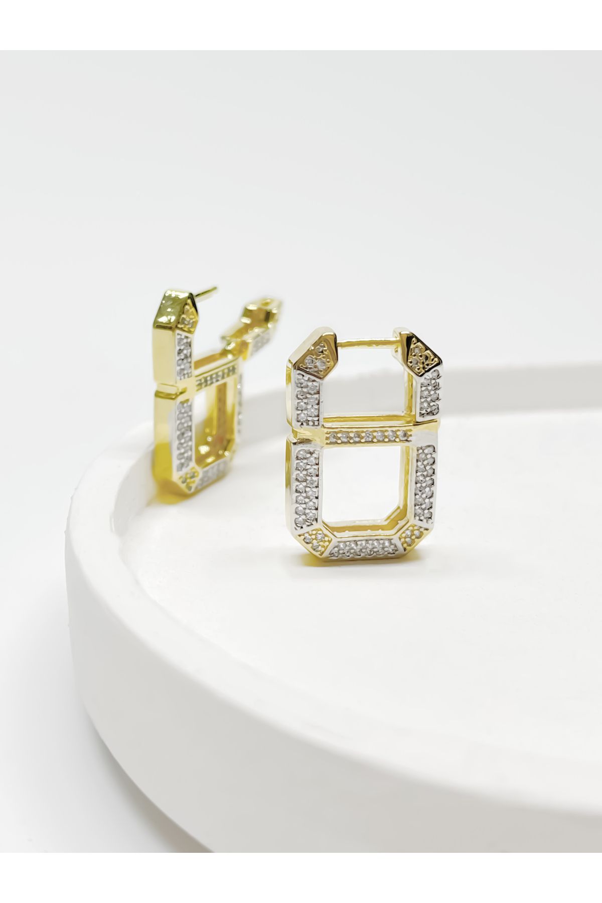 RABİA AKINCI BY NOURA Hel's Vault Gold Taş Detaylı Bague Marka Küpe