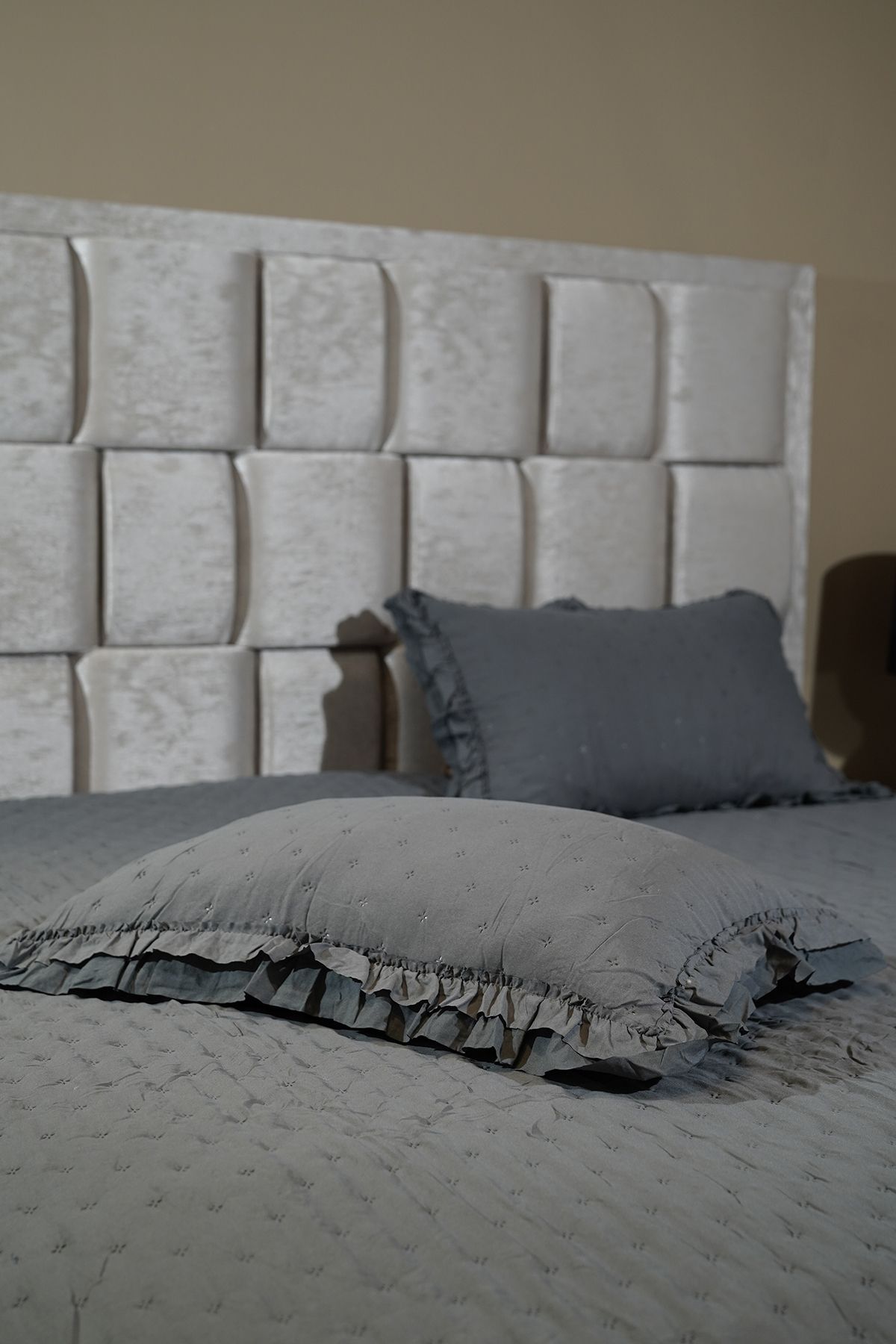 Dainty Home--lara- Anthracite Color Ruffled Single Bedspread Set 8