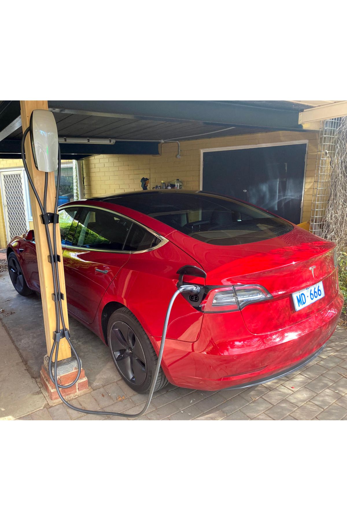 Lucest Tesla Uyumlu Duvar Bağlayıcı Kablo Yönetimi (Plastik Aparattır!!!)