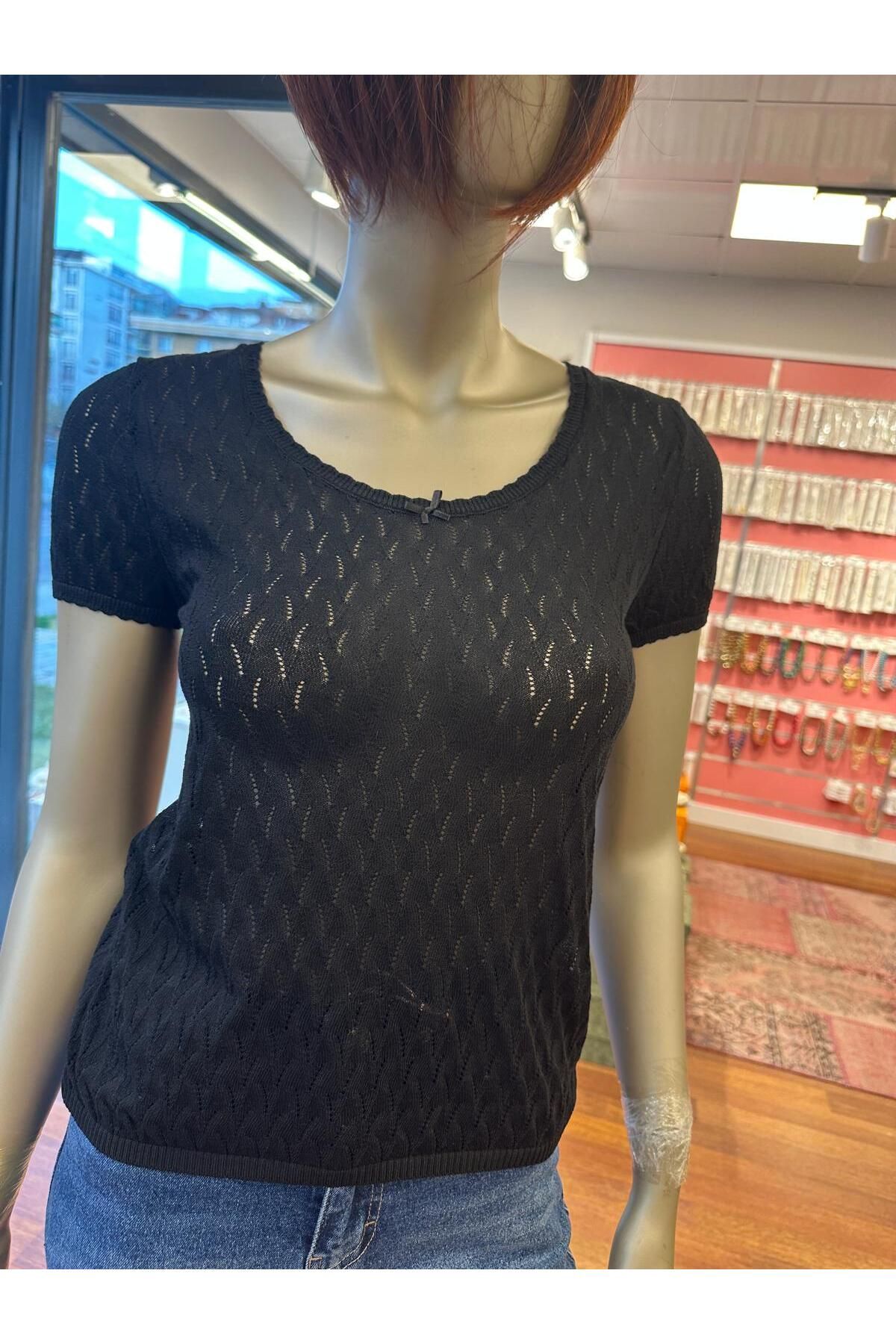 DOLCE QUEEN Kadın Kısa Kollu Önü Fiyonk Detaylı İnce Triko Bluz