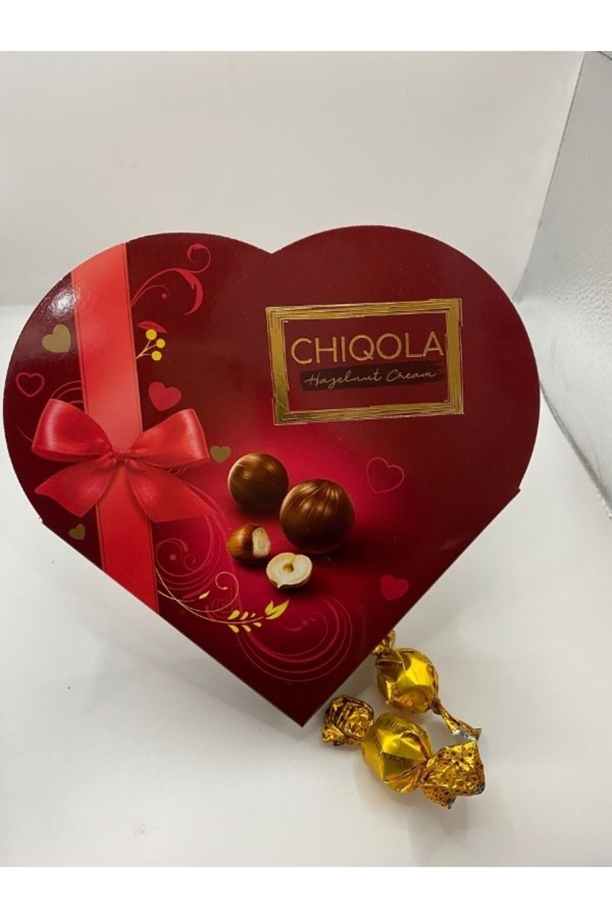 Jouy Co CHIQOLA FINDIK KREMALI ÇİKOLATA 100 GR KALP KUTU (HEDİYE KUTUSU YAPILABİLİR)