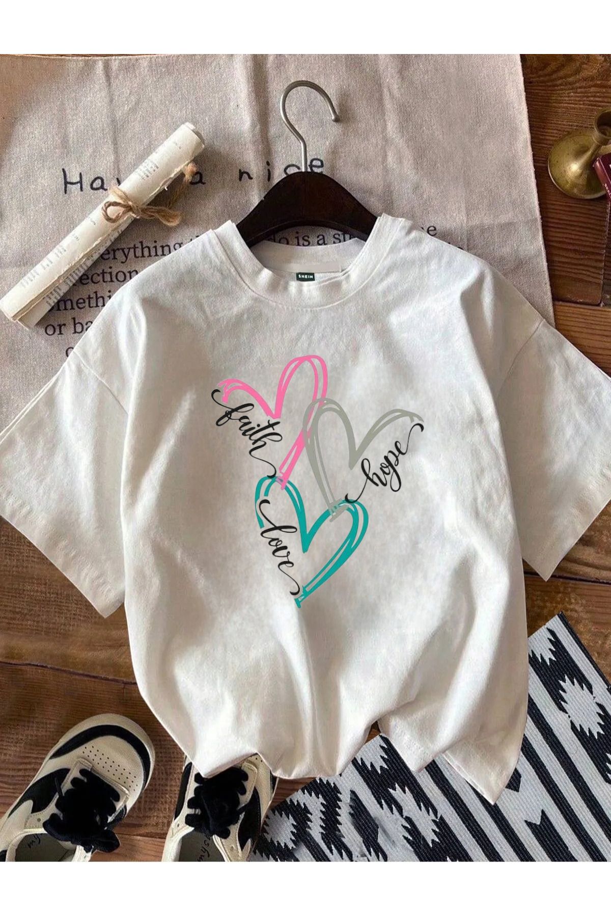 ELNOYA Unisex Pamuklu Beyaz Oversize "3 KALP" Baskılı Rahat Günlük T-shirt