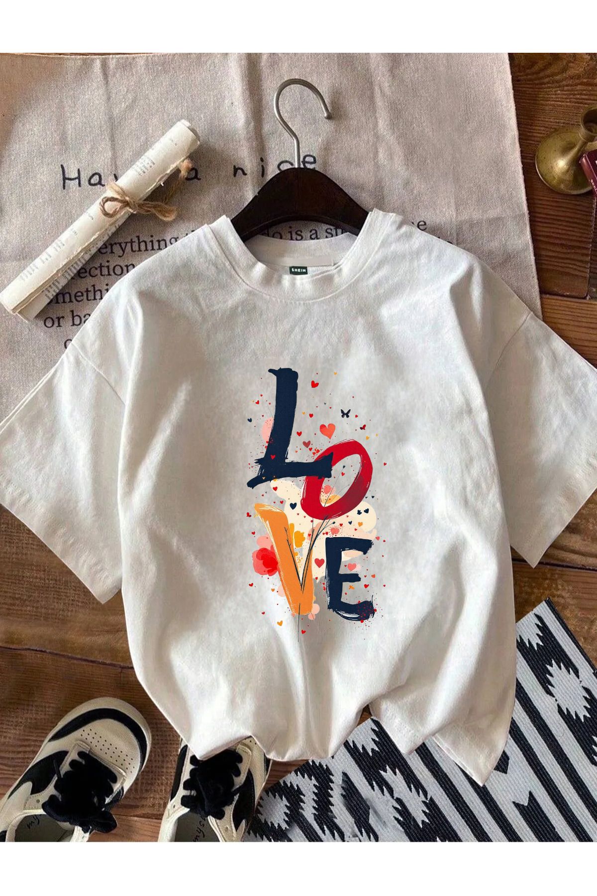 ELNOYA Unisex Pamuklu Beyaz Oversize "Renkli LOVE" Baskılı Rahat Günlük T-shirt