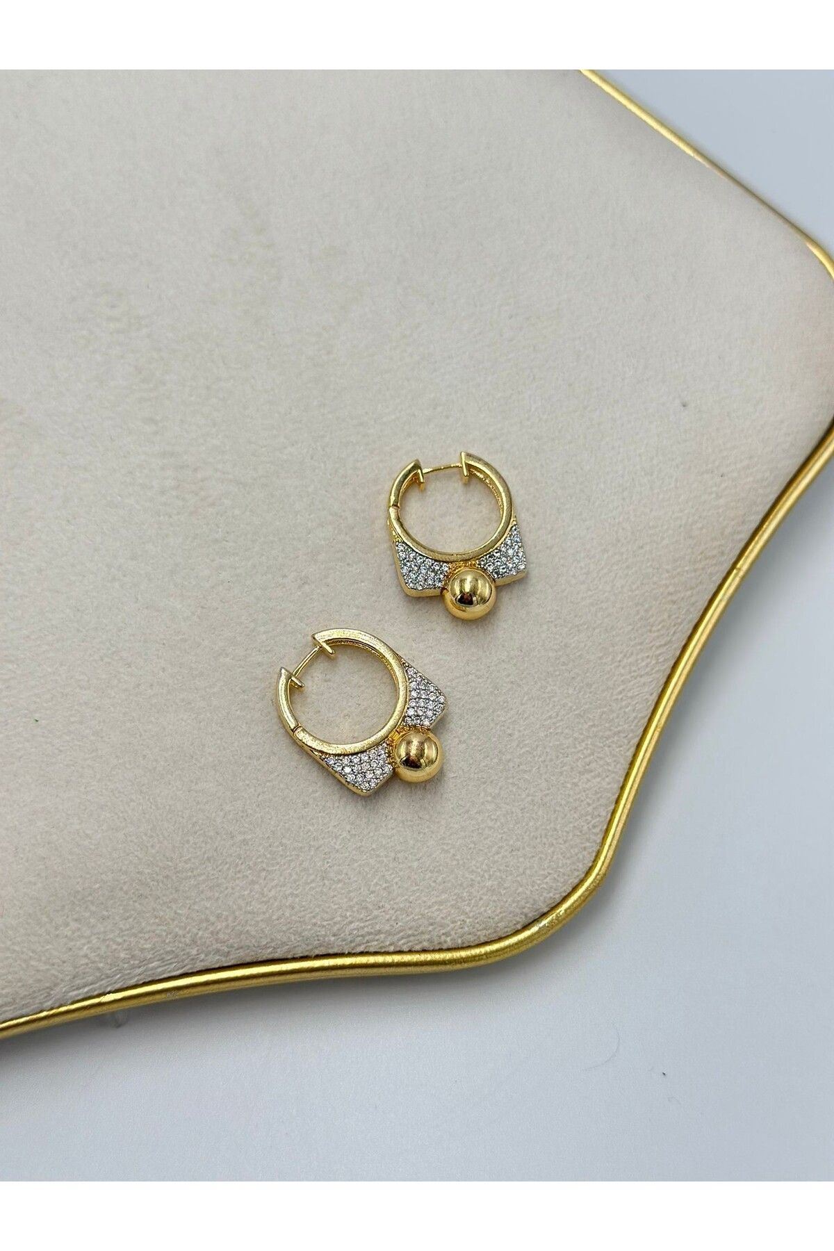 MyladyAccessoriess Topçuk Ve Zirkon Taş Detay Halka Küpe (Çelik)