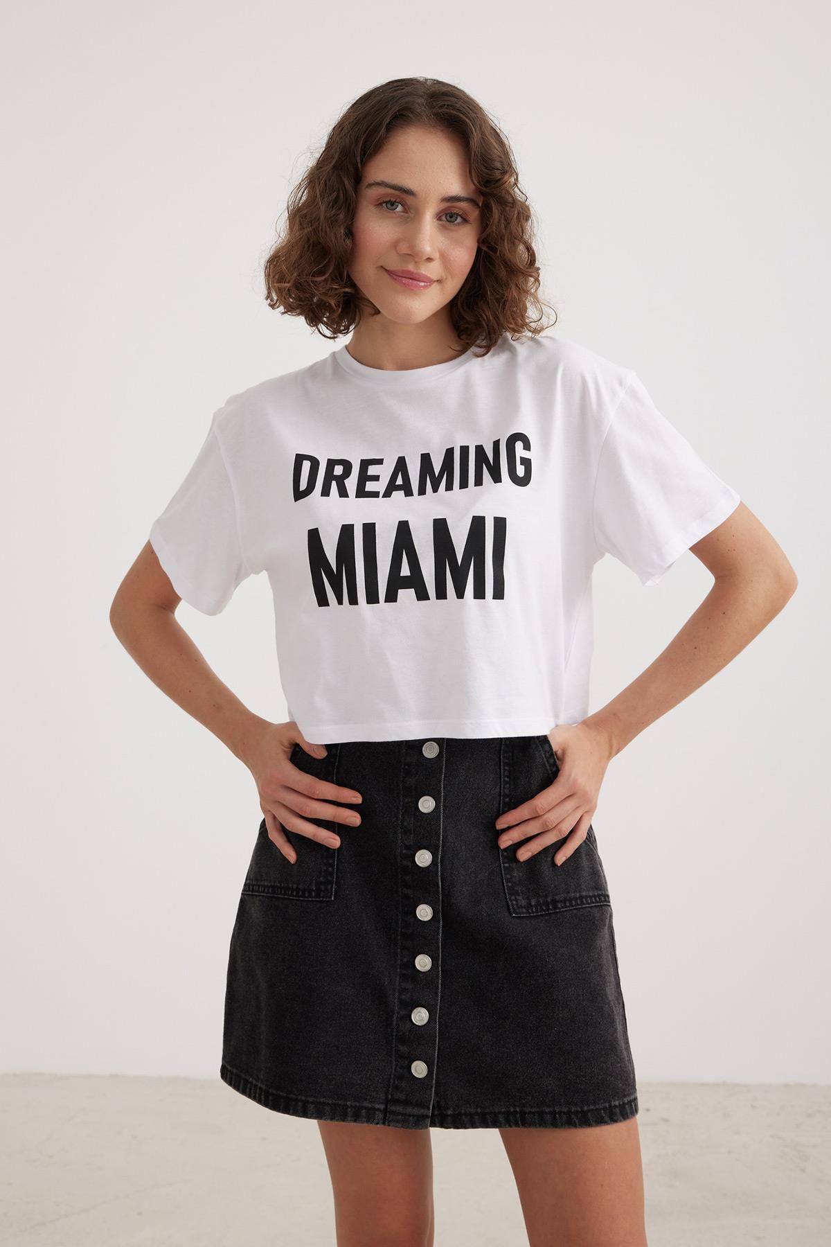 LEVURE Kadın Crop Yazılı Tshirt