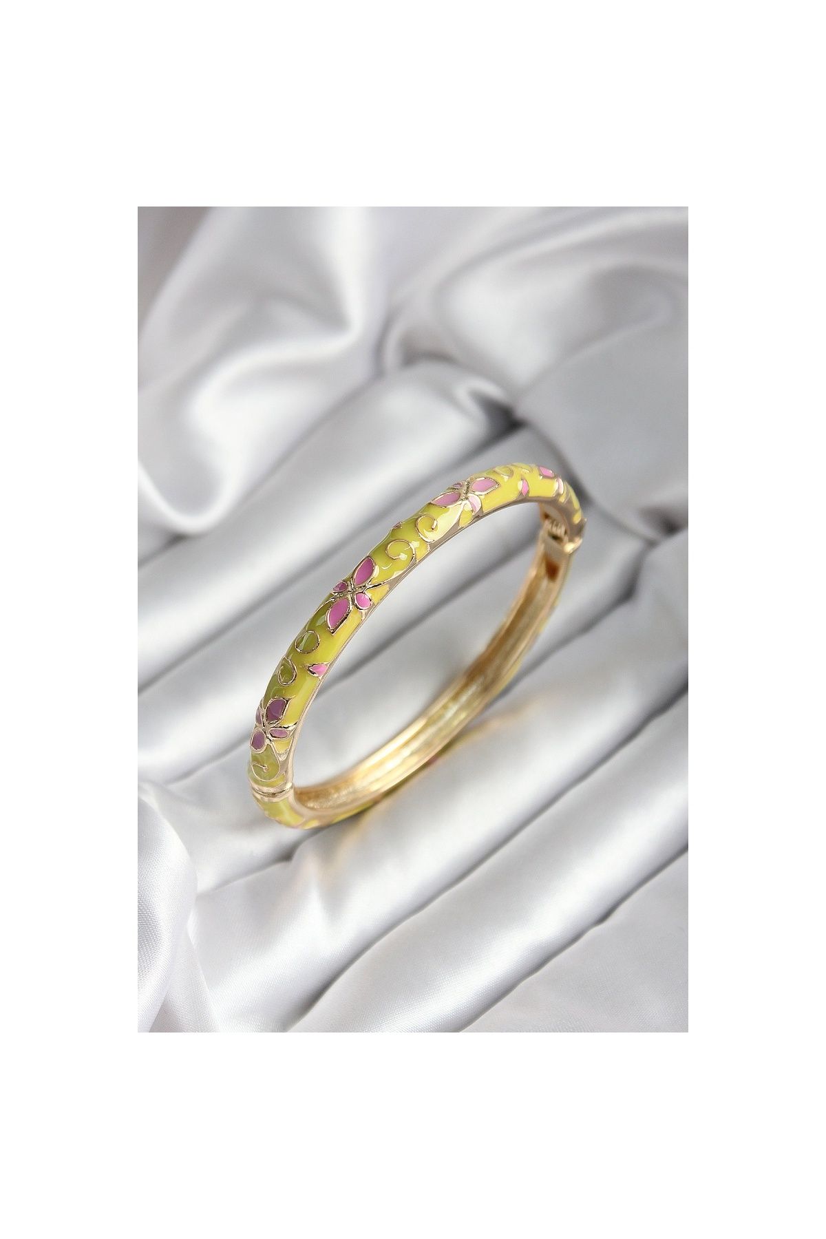 Findit Mineli Pirinç Sarı Çiçek Desenli Gold Renk Kadın Kelepçe (çap 60 mm)