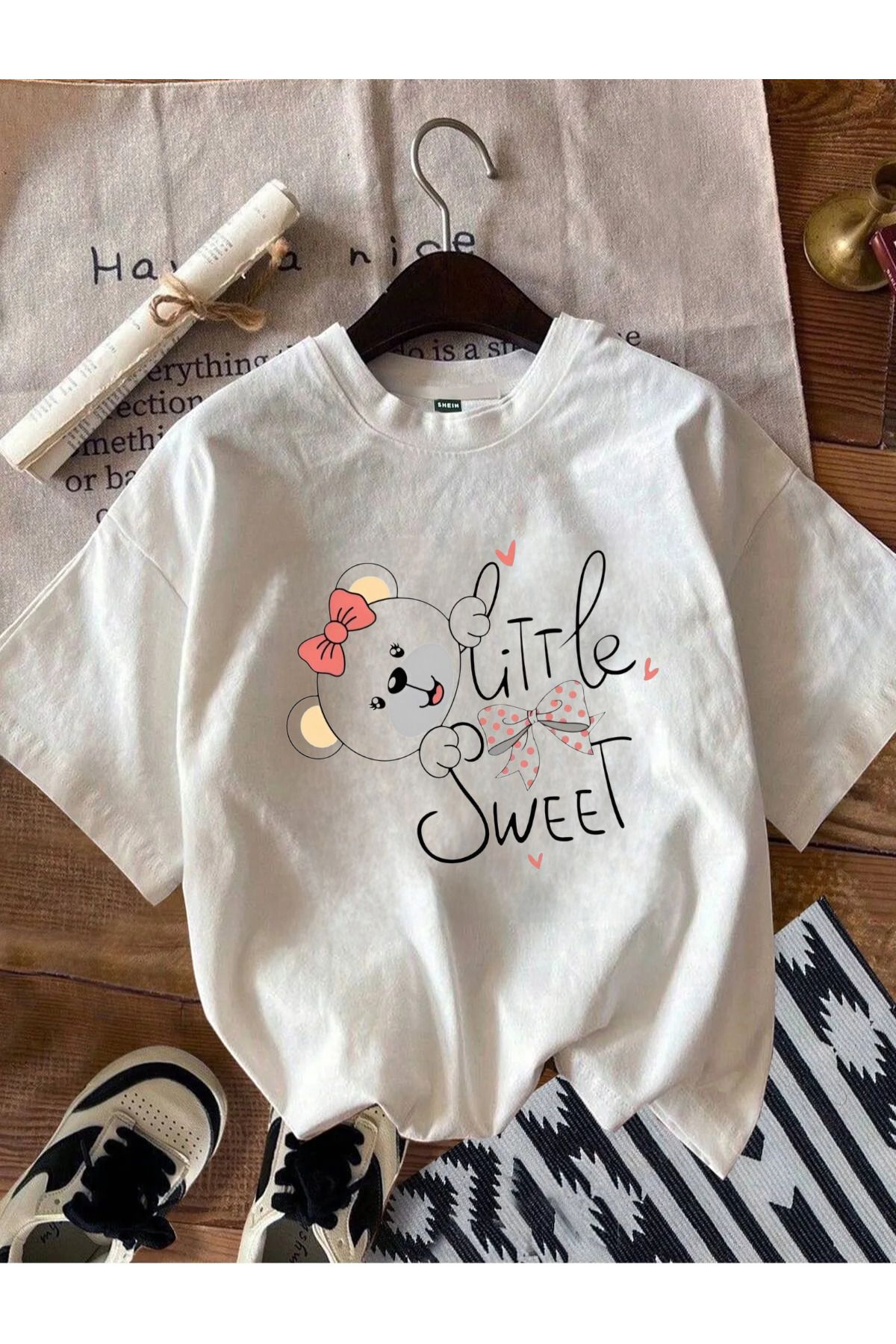 ELNOYA Unisex Pamuklu Beyaz Oversize "Little Sweet" Baskılı Rahat Günlük T-shirt