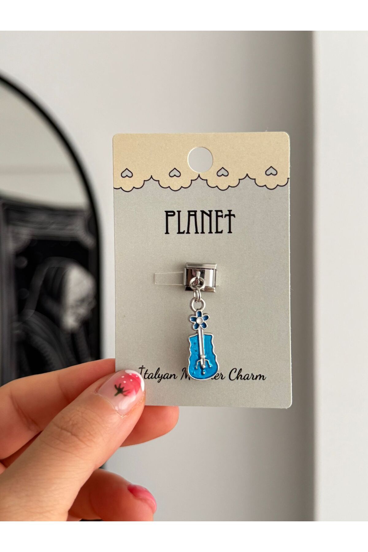 Planet Butik Mavi Gitar Çiçek Sallantılı Kartlı İtalyan Charm