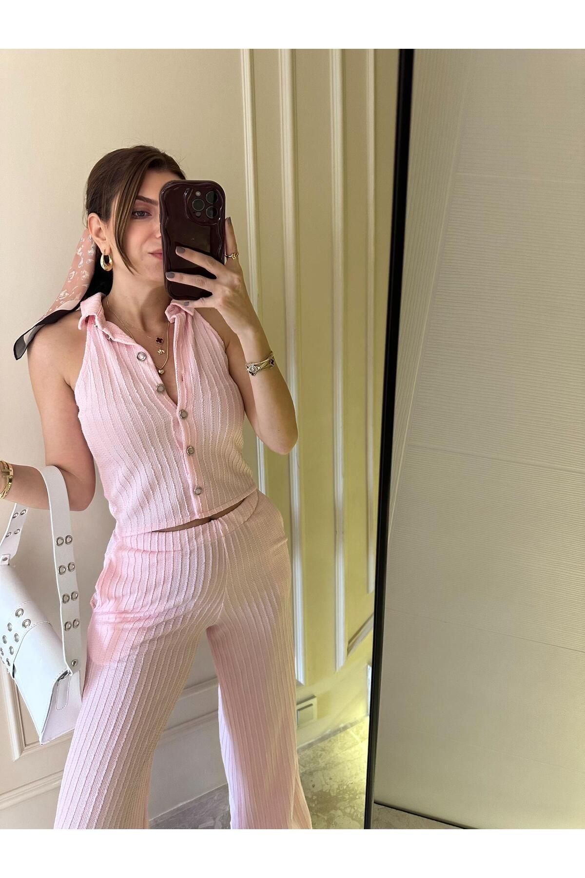 Chamakh Pembe Gofre Kumaş Kolsuz Düğmeli Takım