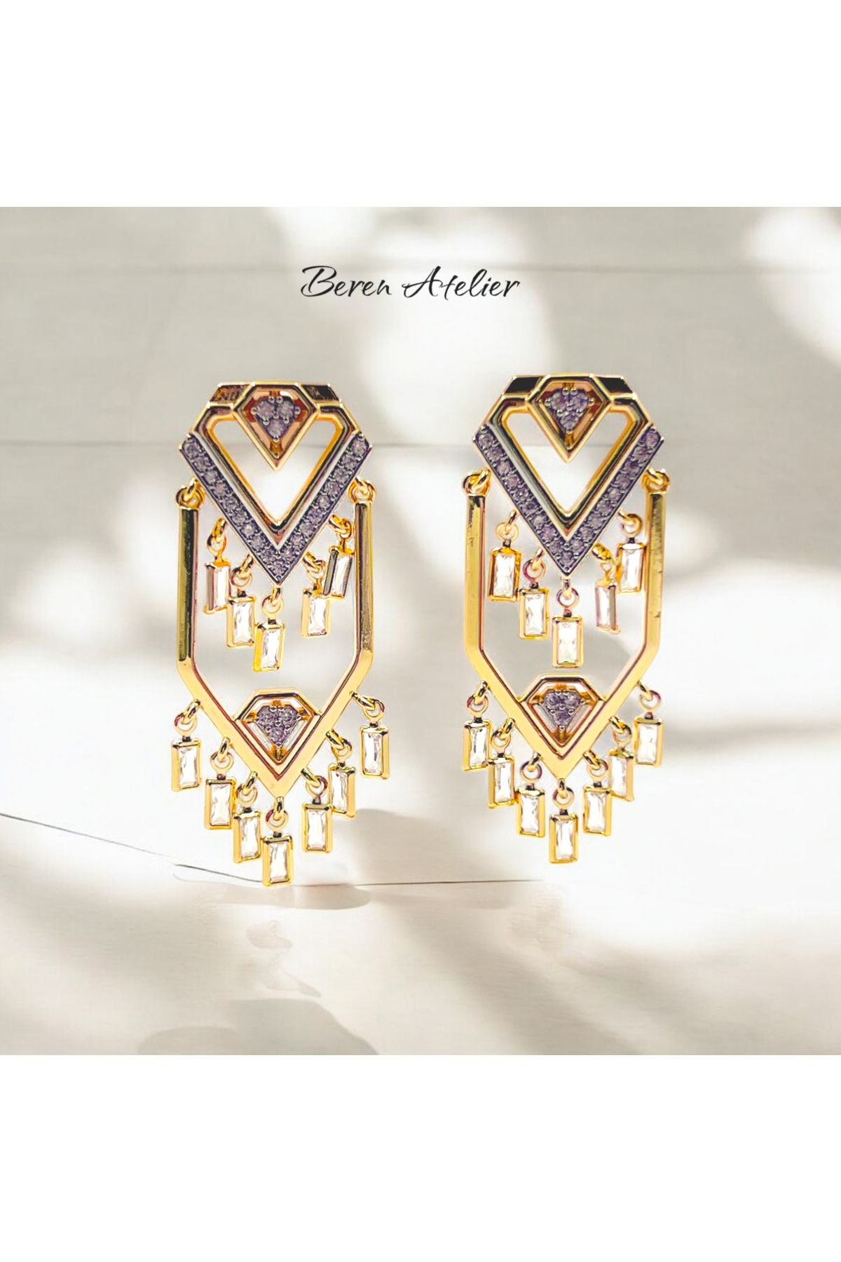 ATELİER BEREN Vera Luxe – Geometrik Formlu Altın Kaplama Taşlı Küpe