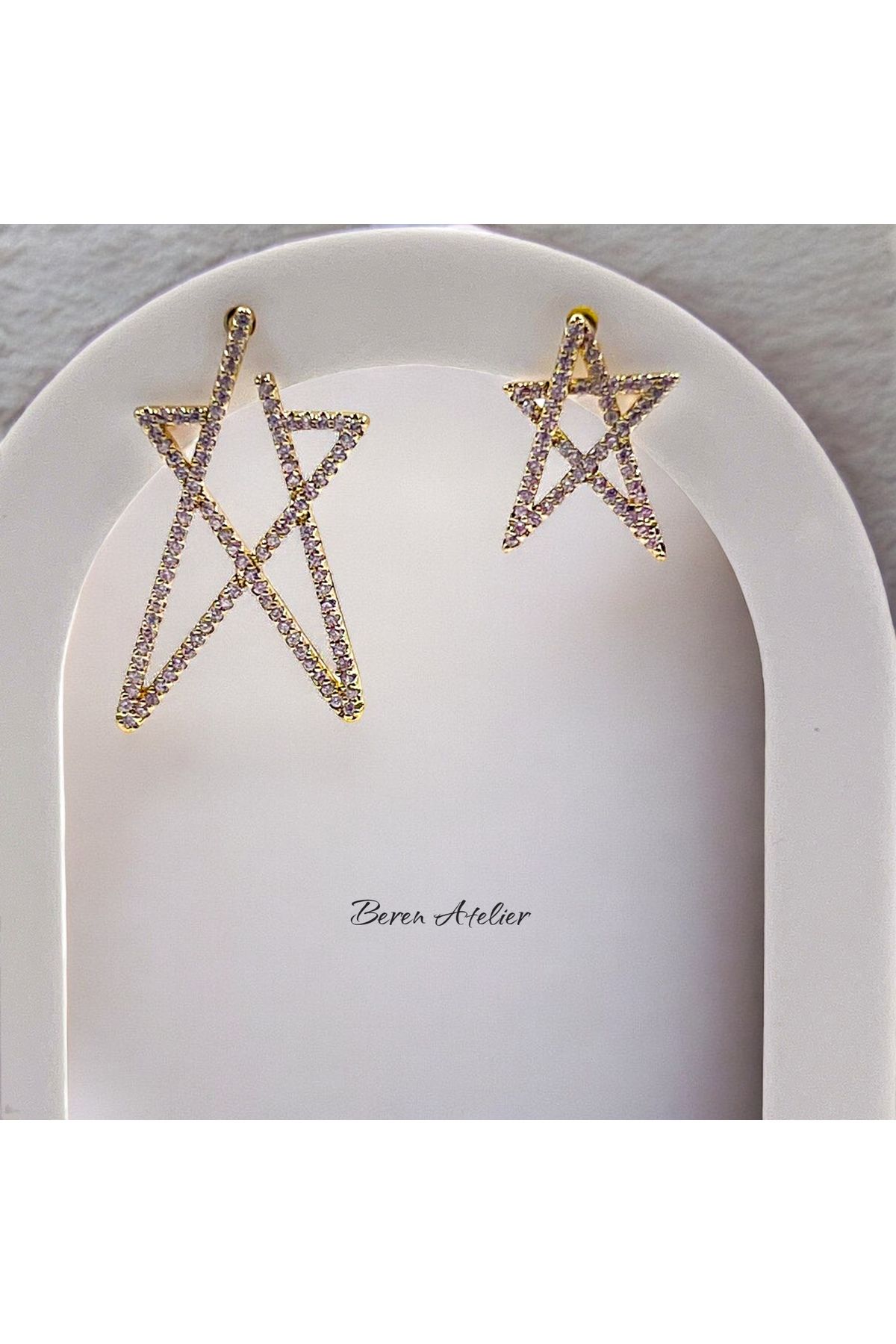 ATELİER BEREN Double Star Glow – Çift Yıldız Formlu Taşlı Altın Kaplama Küpe