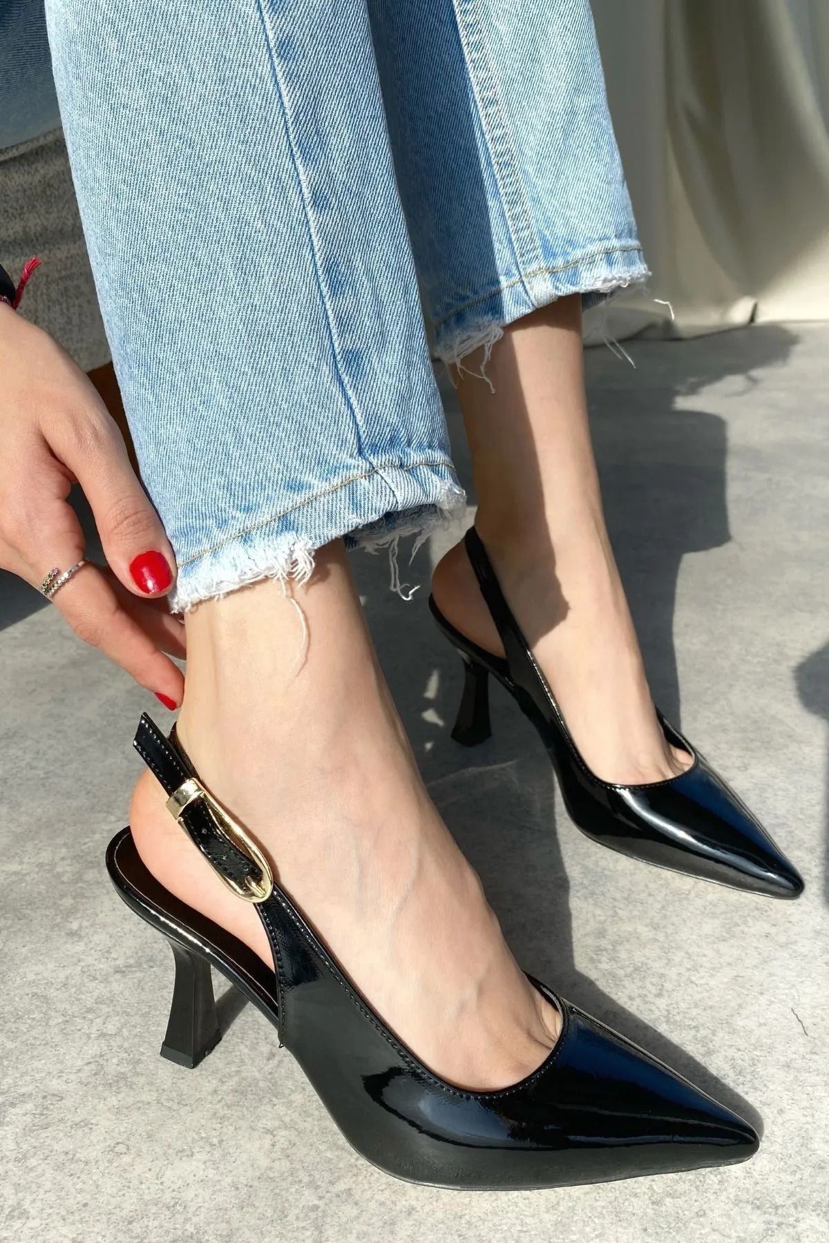 Red&Shoe Kadın Siyah Rugan Tokalı Topuklu Ayakkabı