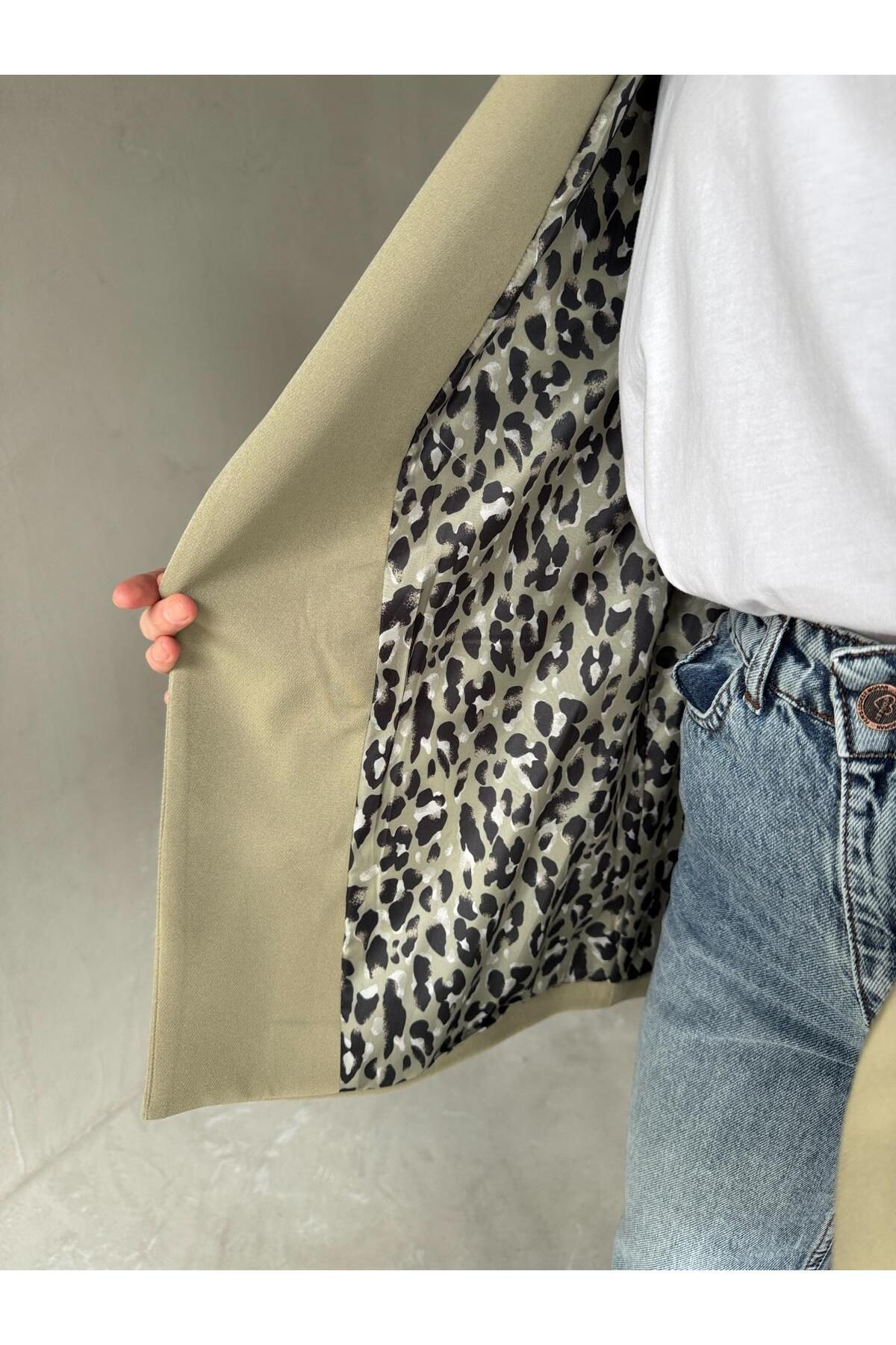 Cappmoda CKT-12435 Mint Yeşili Leopar Astarlı Vatkalı Kruvaze Yaka Blazer Ceket