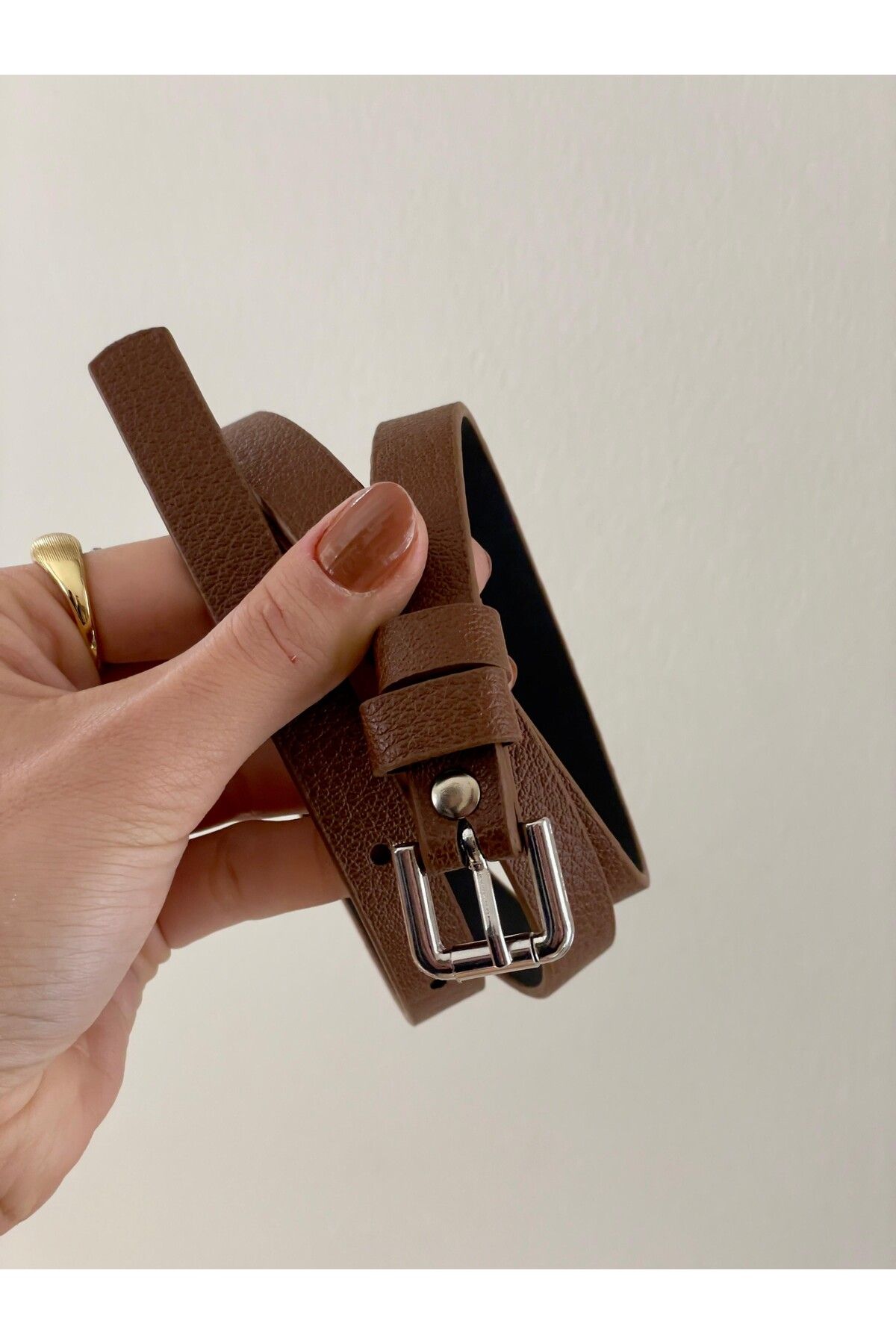 Radino Collection Kadın İnce Deri Kemer – Minimal Metal Tokalı, Şık ve Günlük Kullanıma Uygun