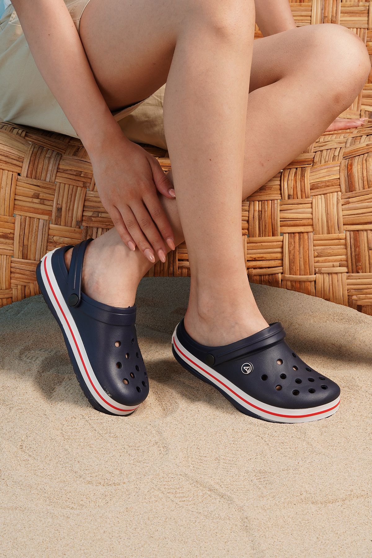 Beyond Unisex Lacivert Crs Önü Kapalı Terlik 3cm BYNDCROCS01