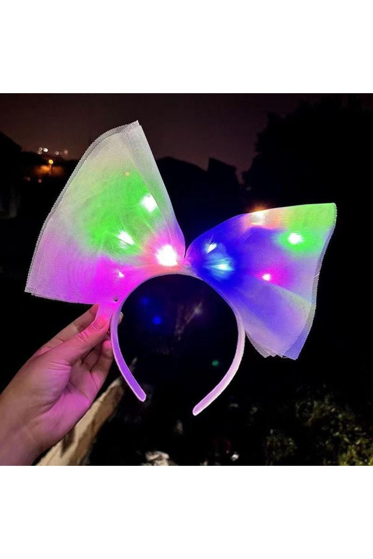 Yuba Avm NessiWorld Rengarenk Led Işıklı Fiyonk Şekilli Tül Parti Tacı Beyaz Renk 25x25 cm