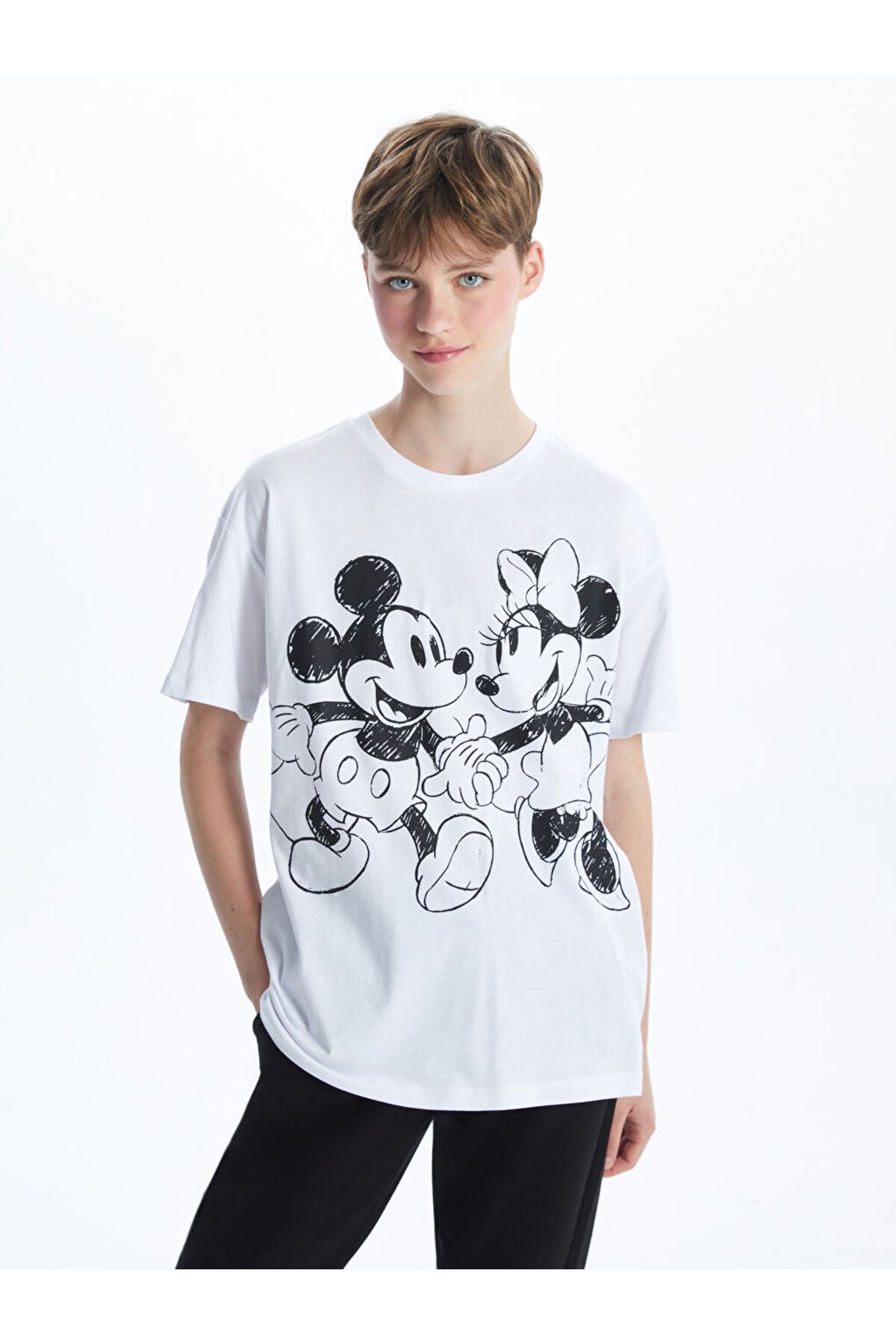 LC Waikiki XSIDE Beyaz Bisiklet Yaka Mickey ve Minnie Mouse Baskılı Kadın Tişört S5GV29Z8NVY25