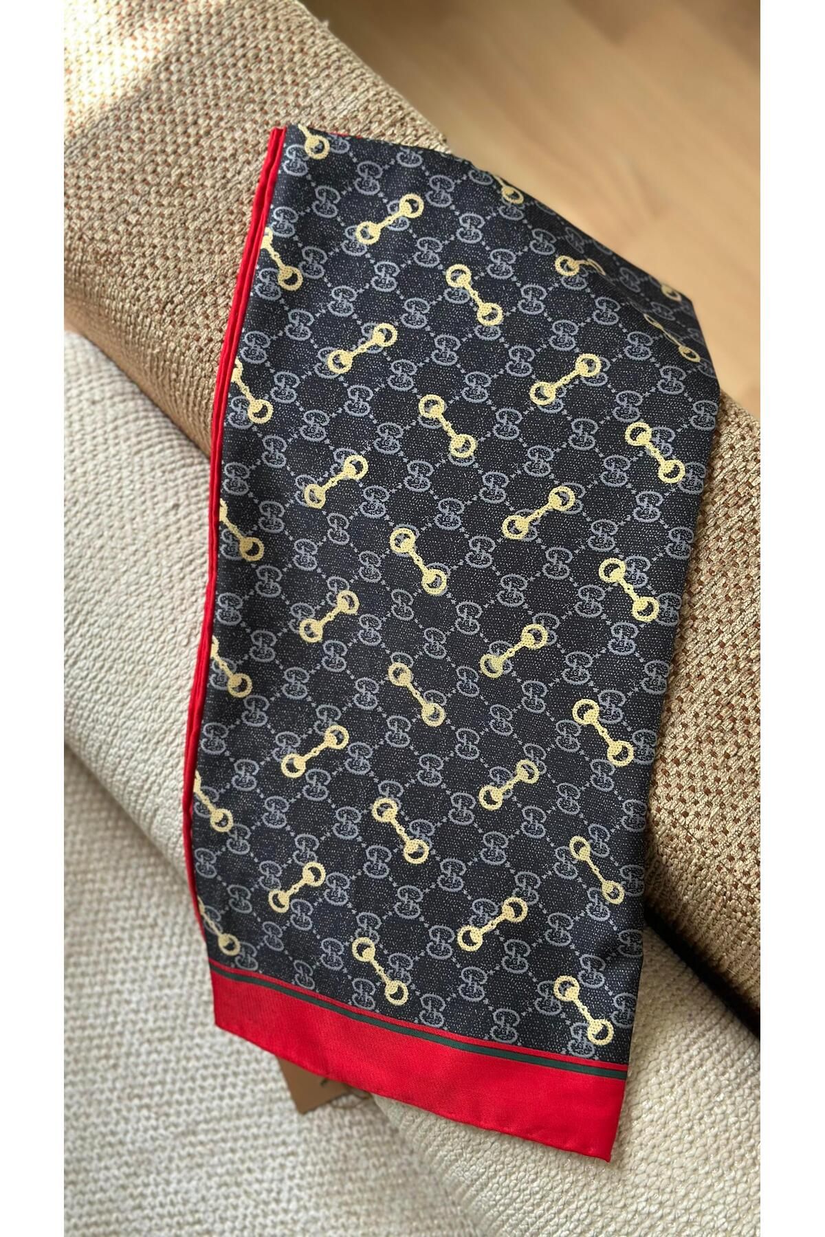modayışığı G Marka Kırmızı- Siyah Twill İpek Eşarp