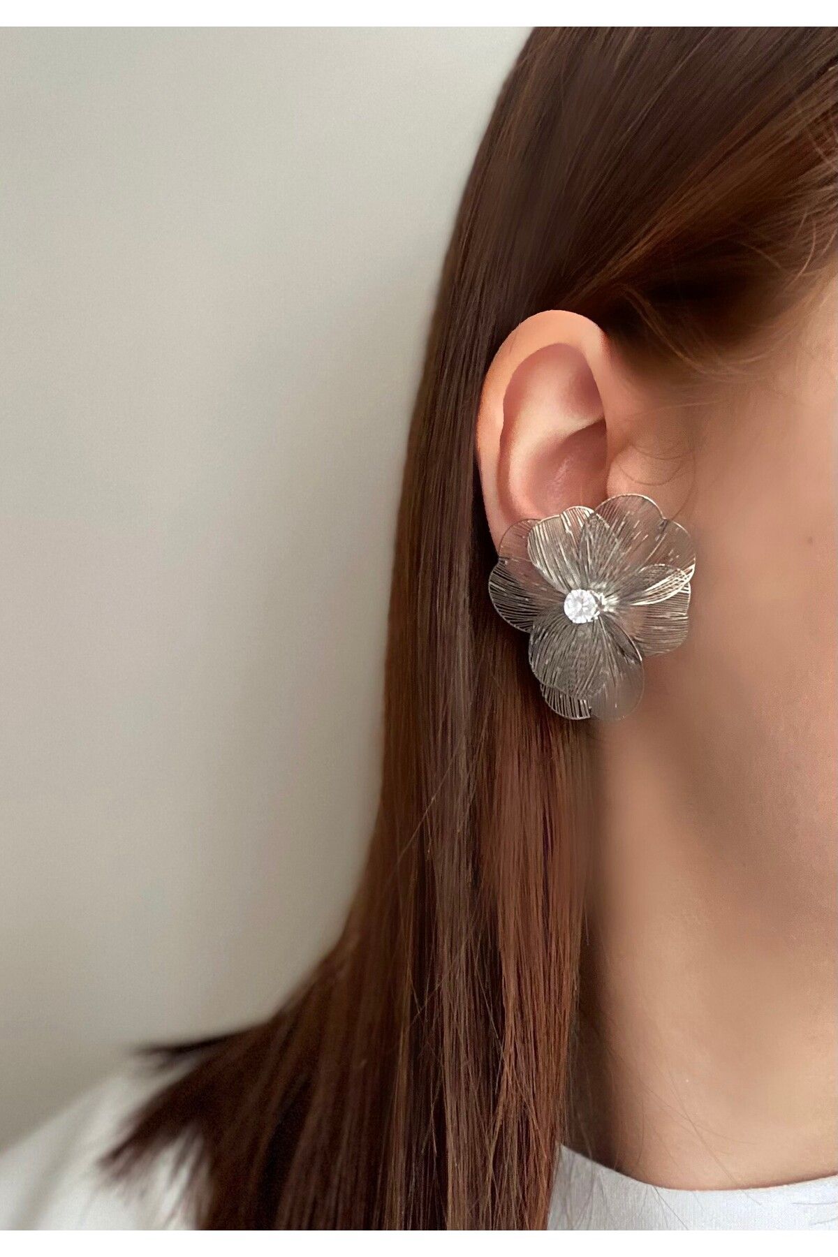 Bijoura Studio Taşlı Çiçek Silver Küpe