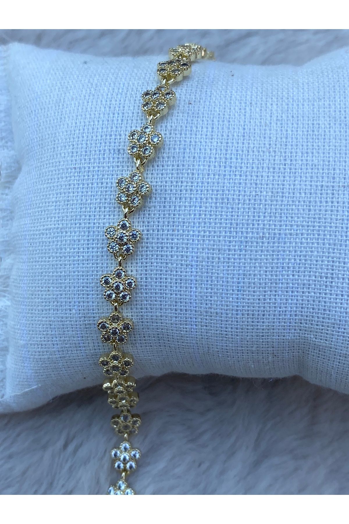 BEKLEMİN TAKILARI XUPİNG 14K TAŞLI CLEEF BİLEKLİK (18 cm+ 2 cm uzatma eki )