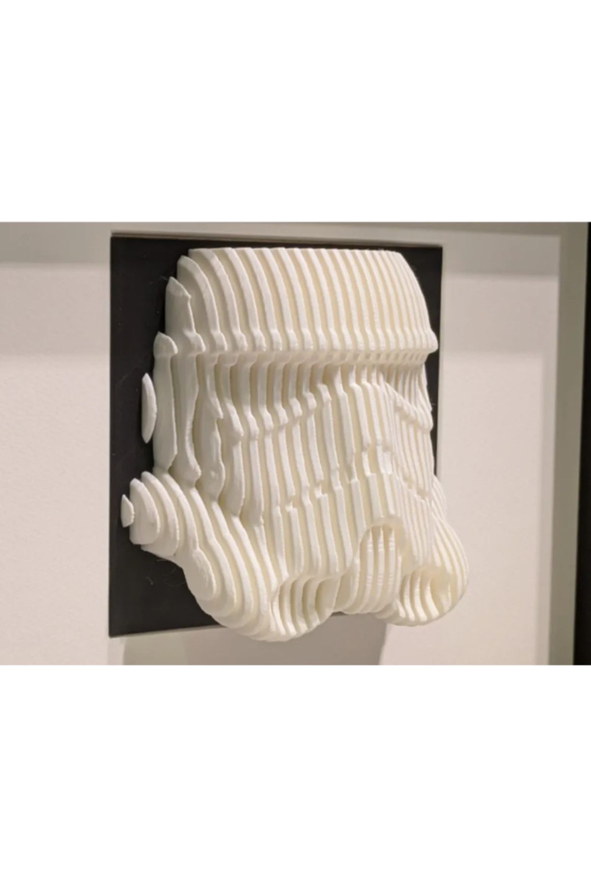 NOMOTHETIC Stormtrooper Duvar Sanatı – Katmanlı Heykel Tasarımı